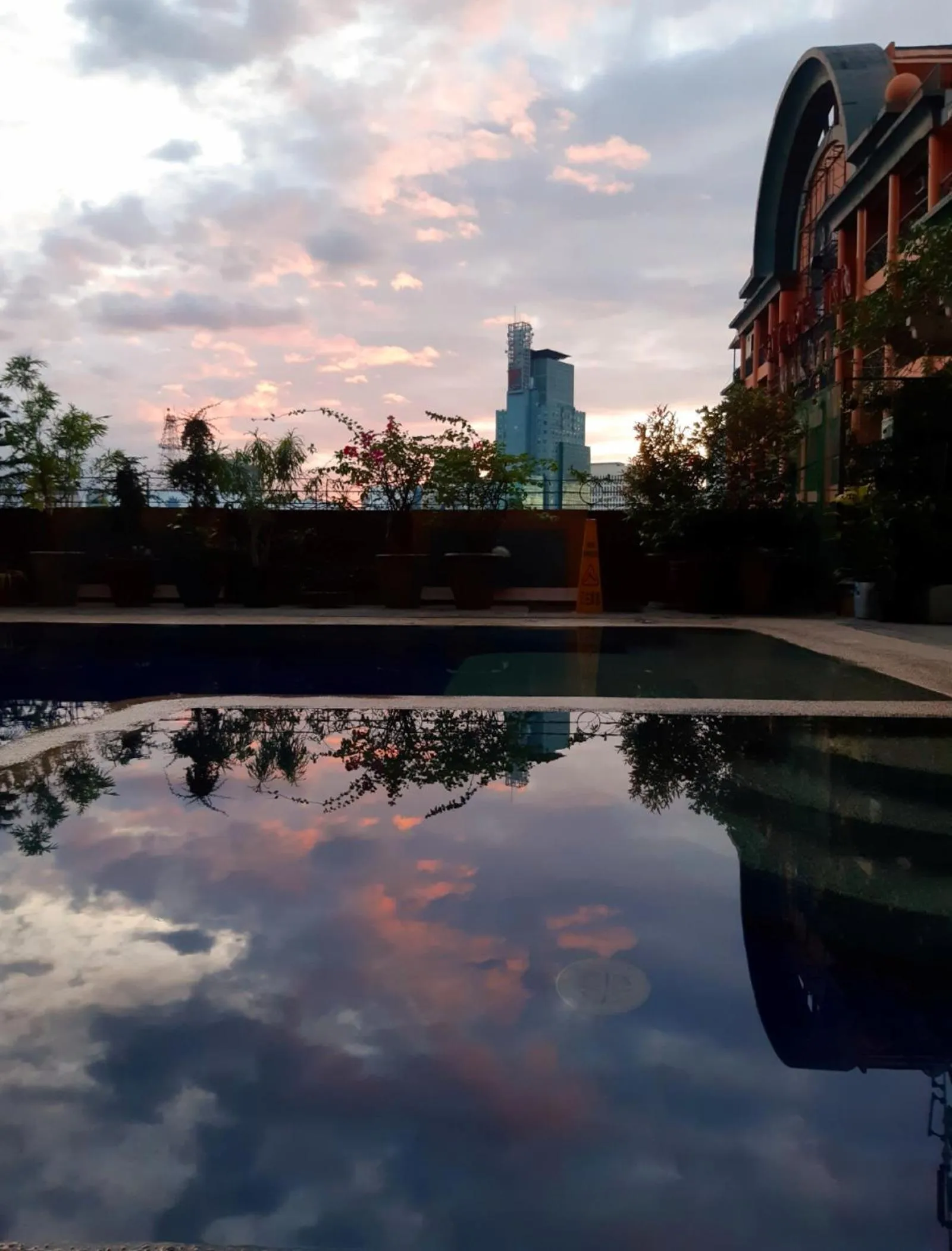 Swimming pool in Makati Palace Hotel