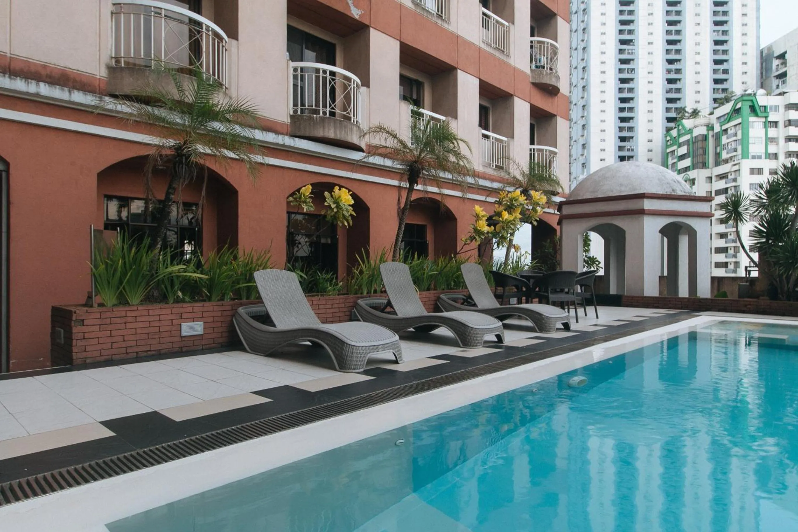 Swimming pool in Torre Venezia Suites