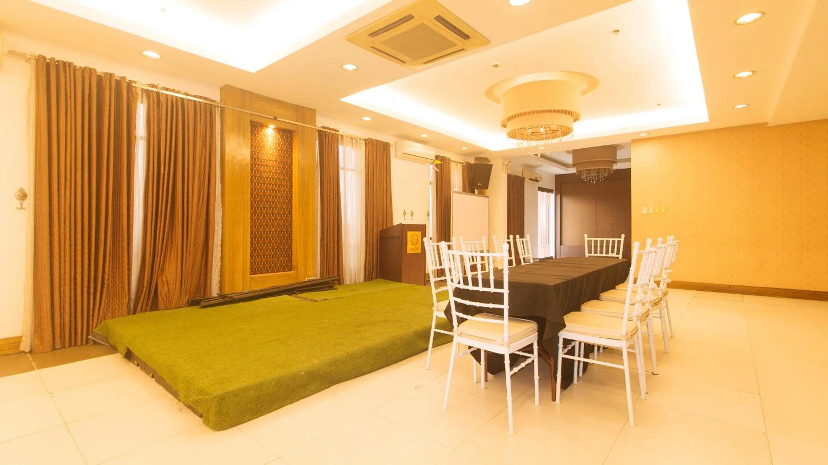 Meeting/conference room, Bed in Torre Venezia Suites