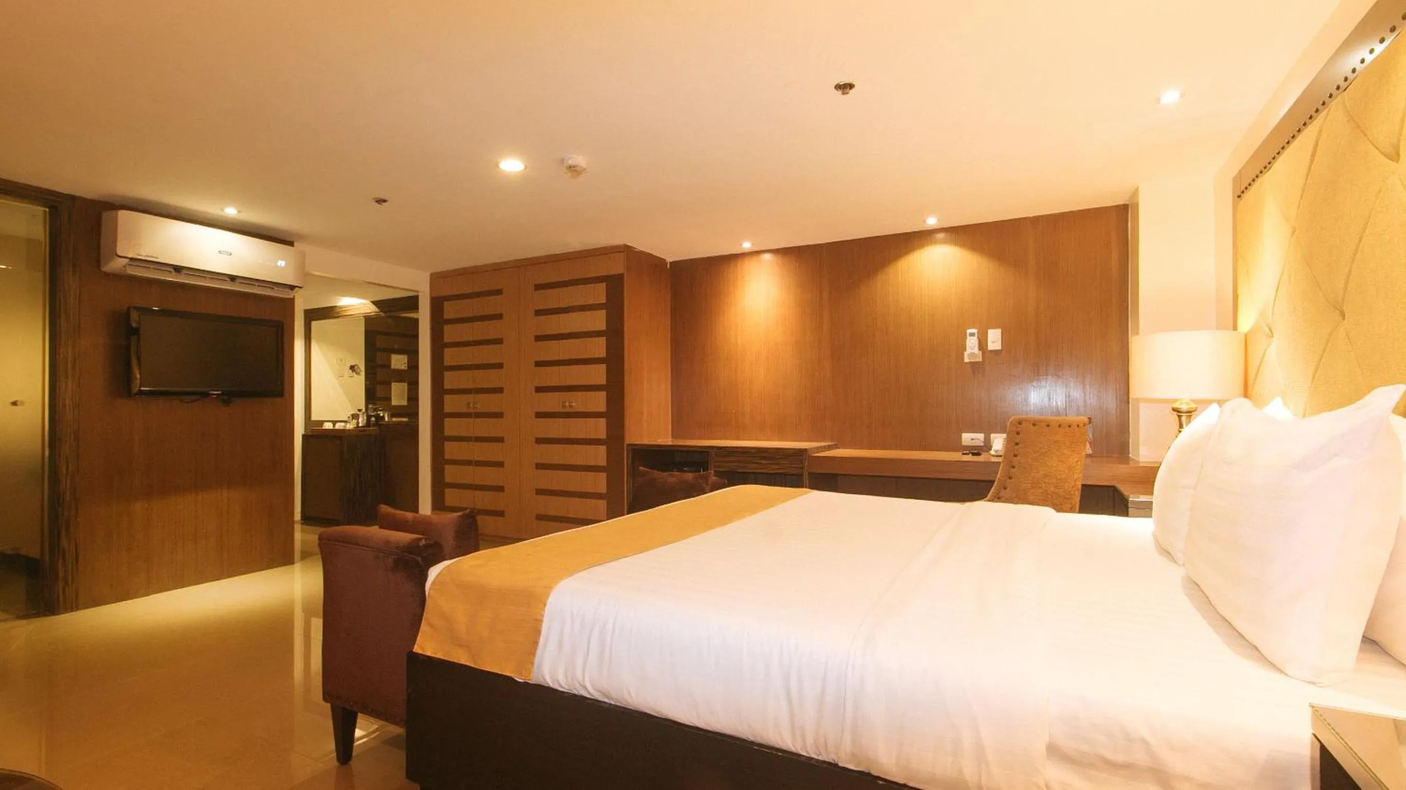 Bed in Torre Venezia Suites