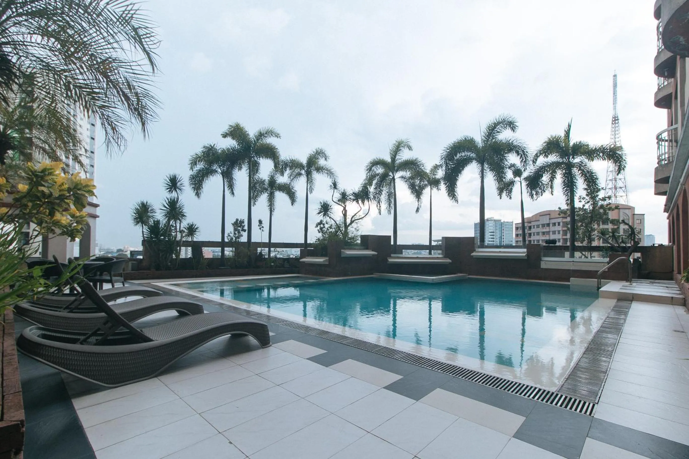 Swimming pool in Torre Venezia Suites