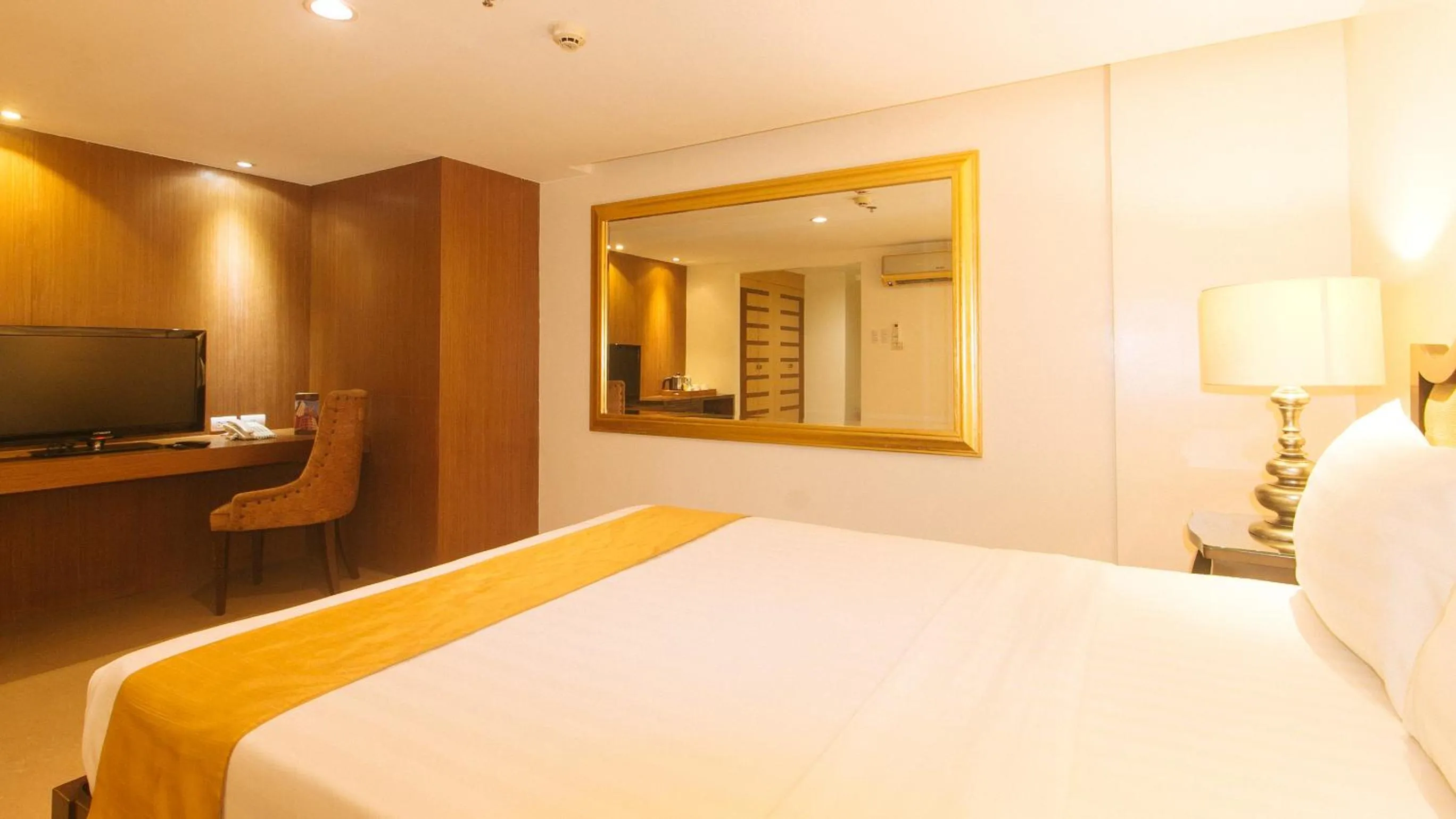 TV and multimedia, Bed in Torre Venezia Suites