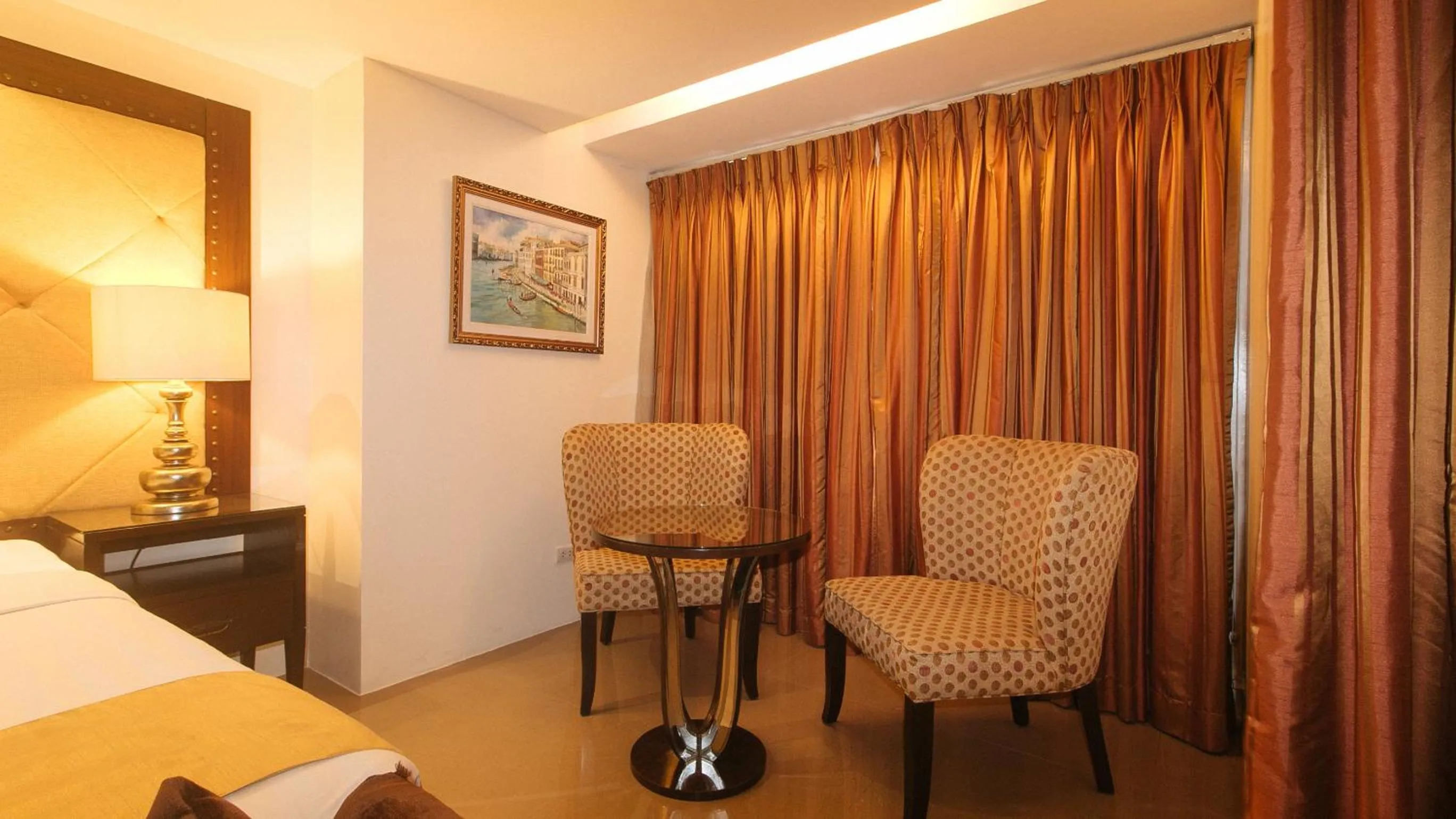 Photo of the whole room, Bed in Torre Venezia Suites