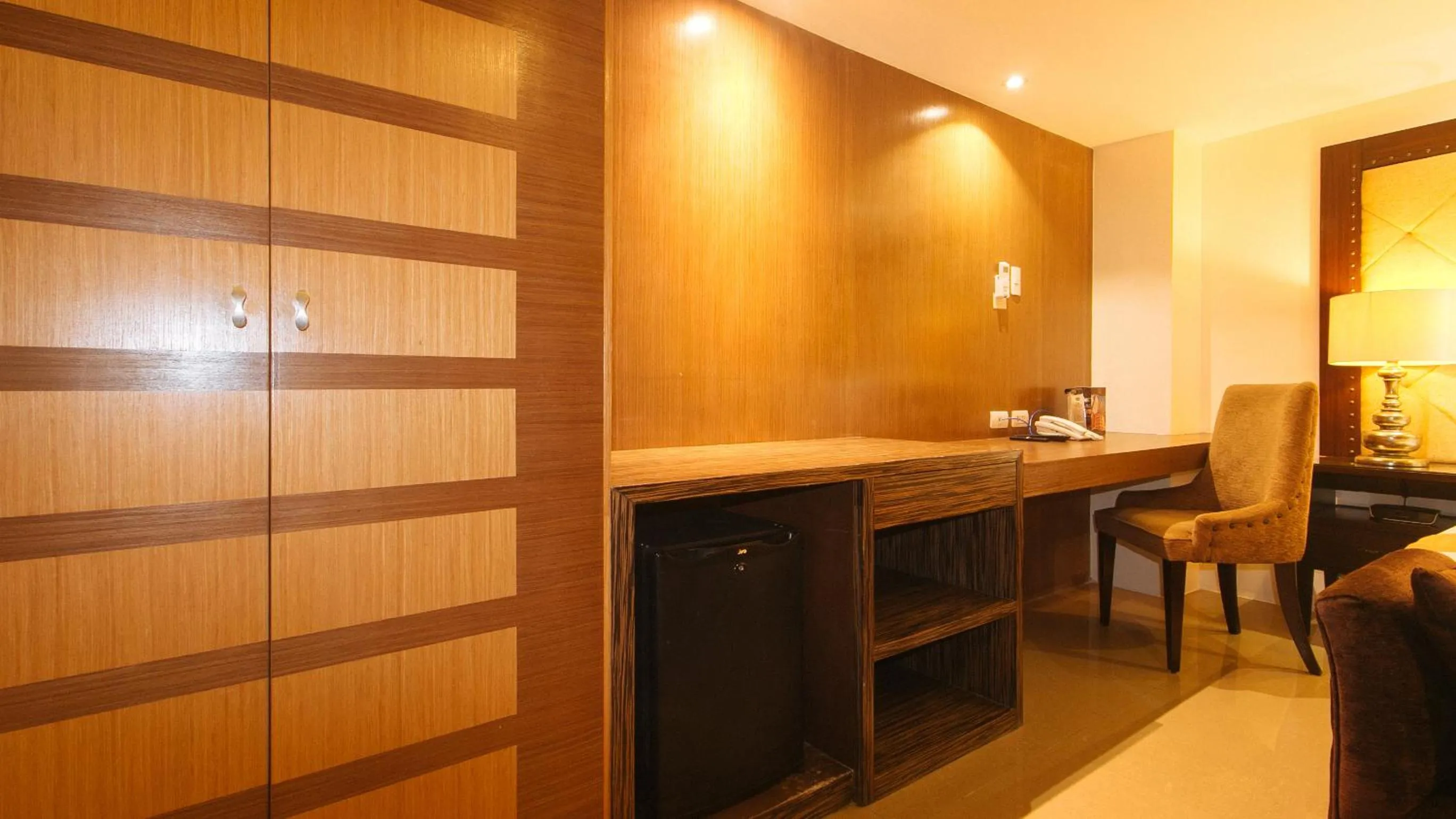 wardrobe in Torre Venezia Suites