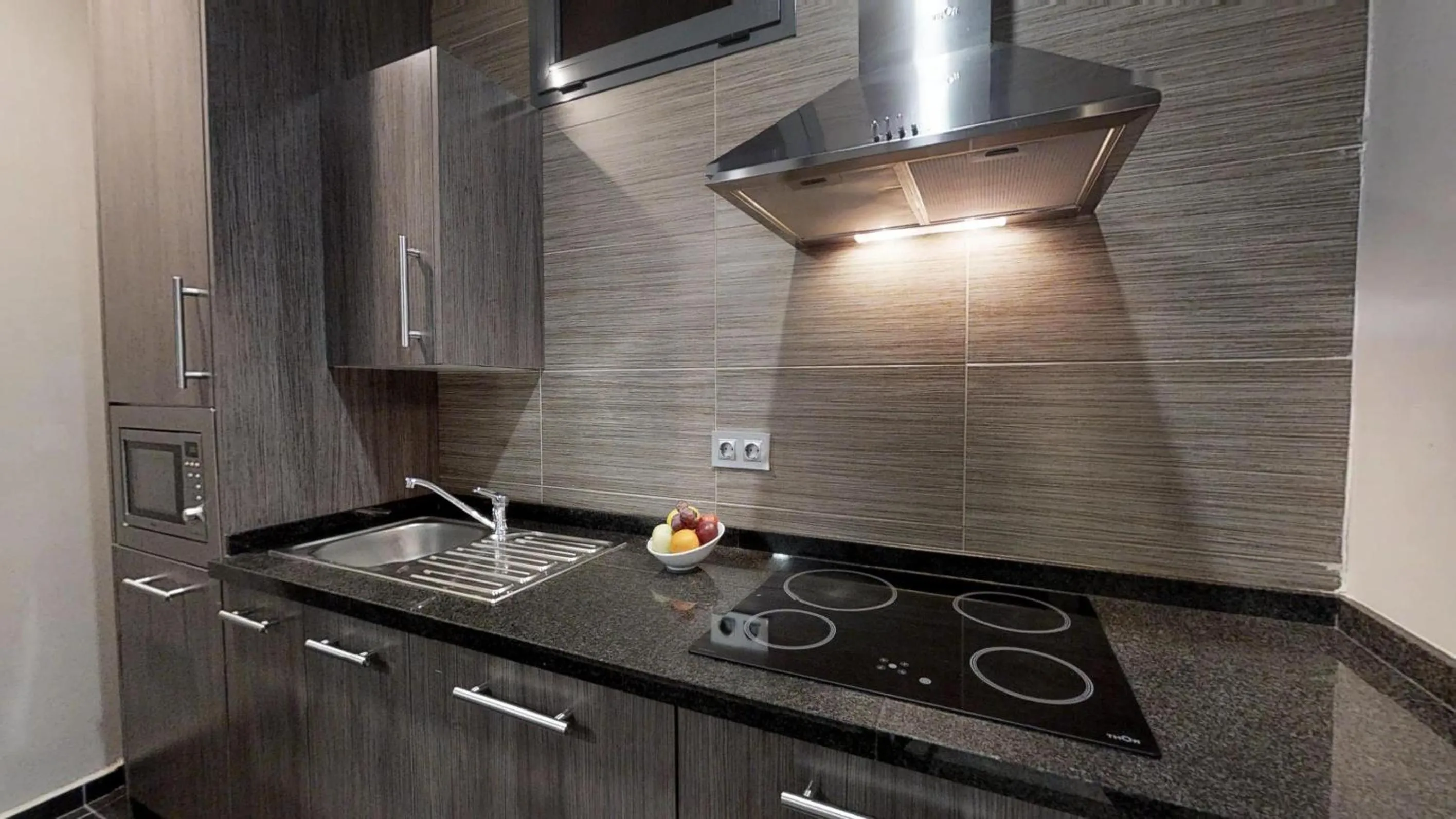 Kitchen or kitchenette in Leo Deluxe Punta Umbría