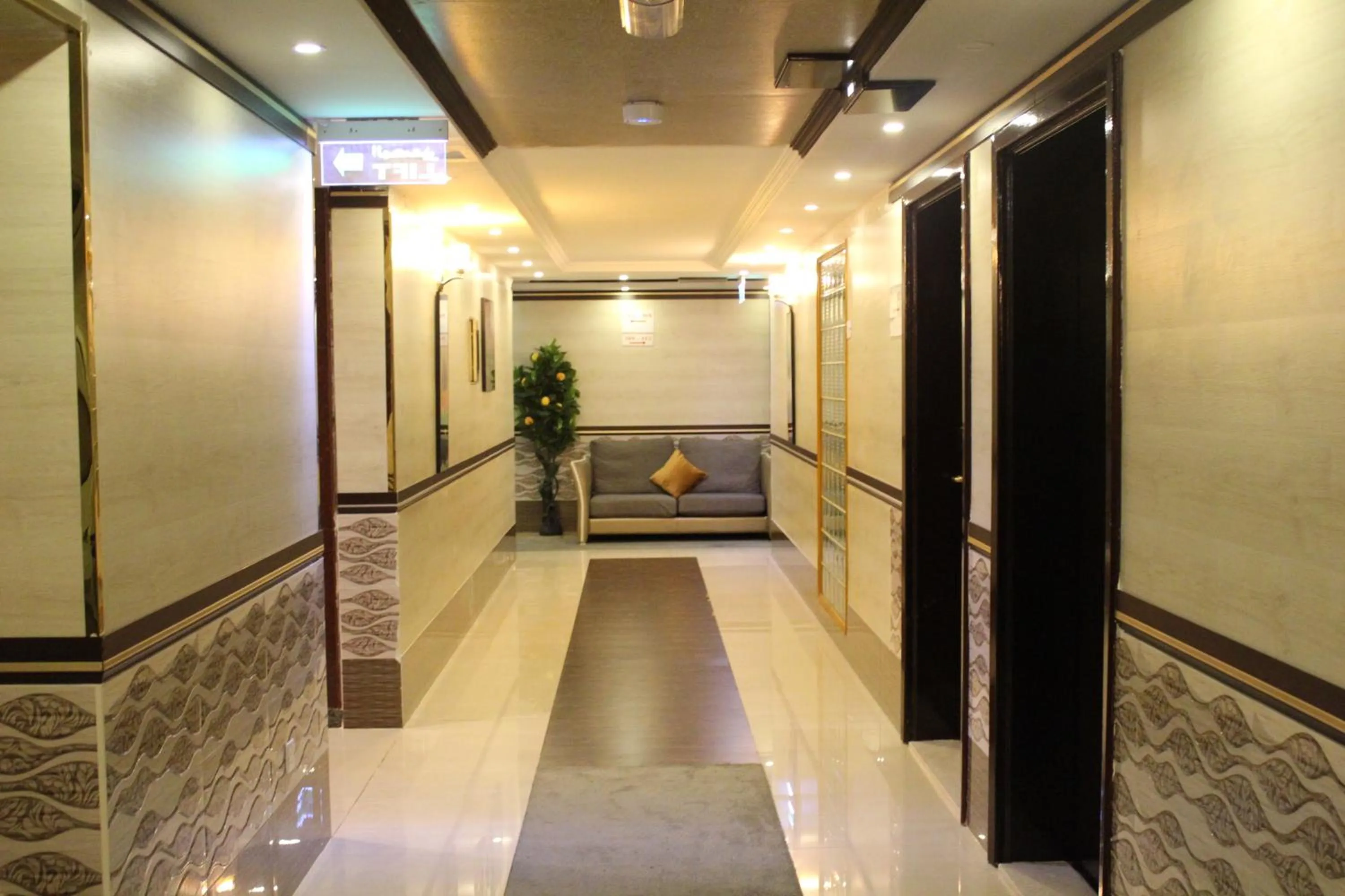 Lobby or reception in Mount Royal Hotel