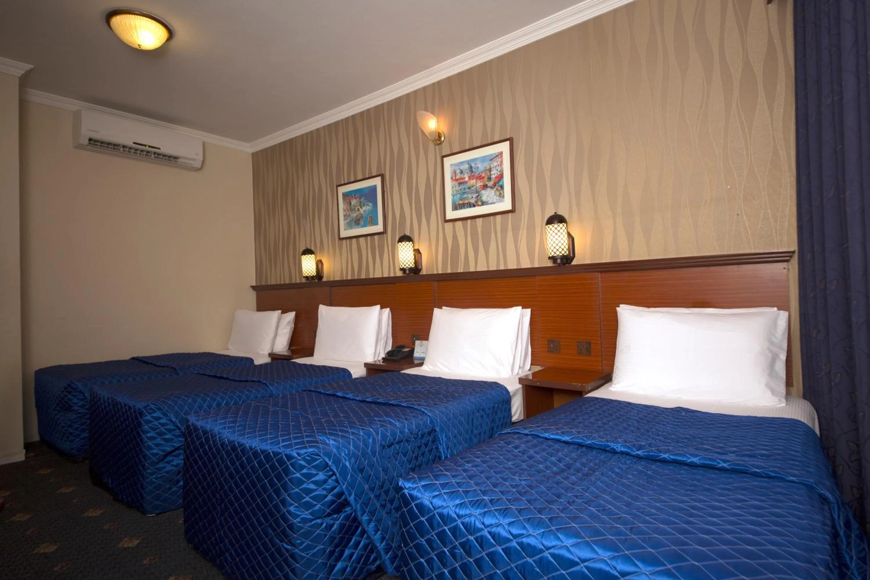 Bedroom, Bed in Mount Royal Hotel