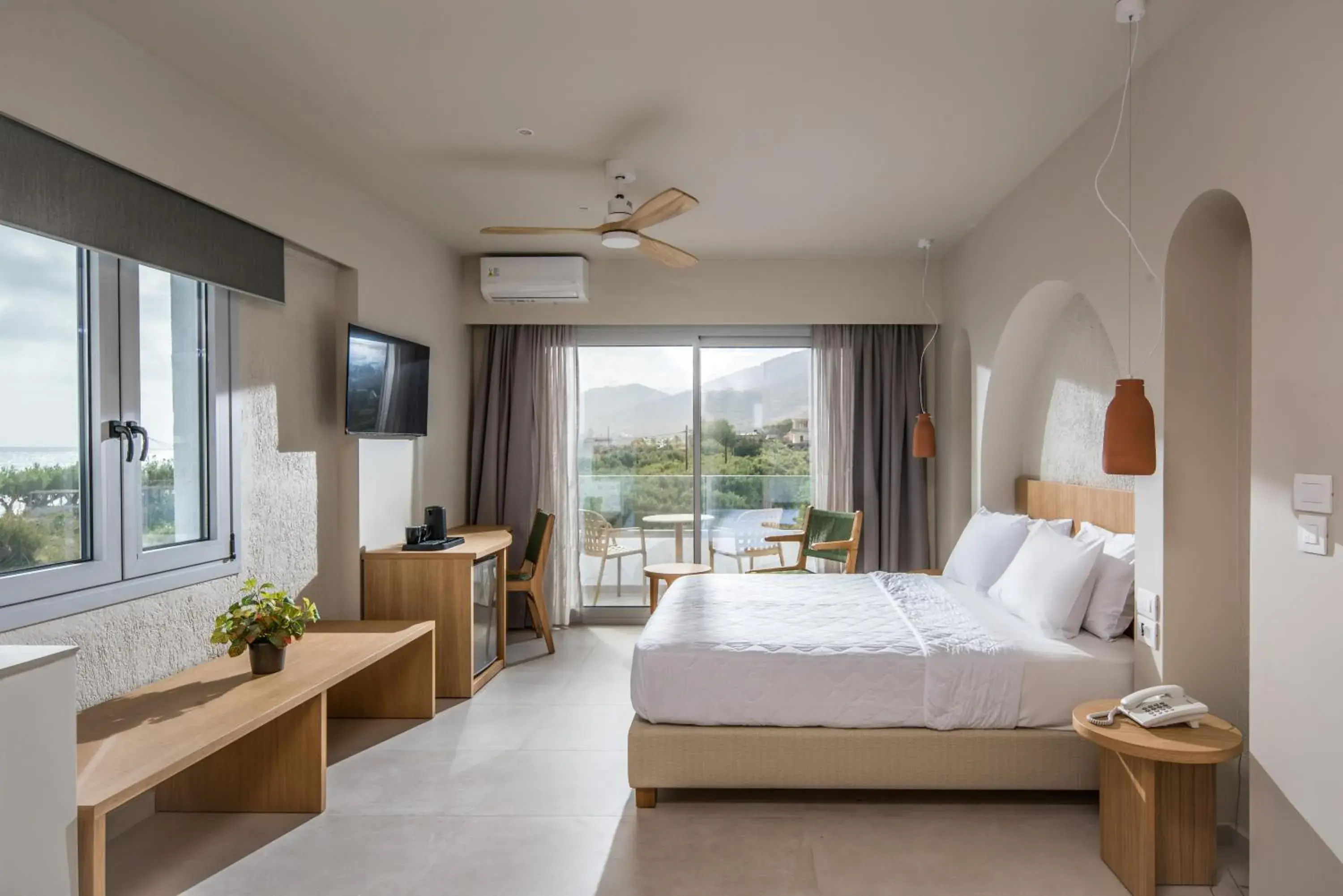 Deluxe Double Room in South Coast Hotel Deluxe Double Room in South Coast Hotel