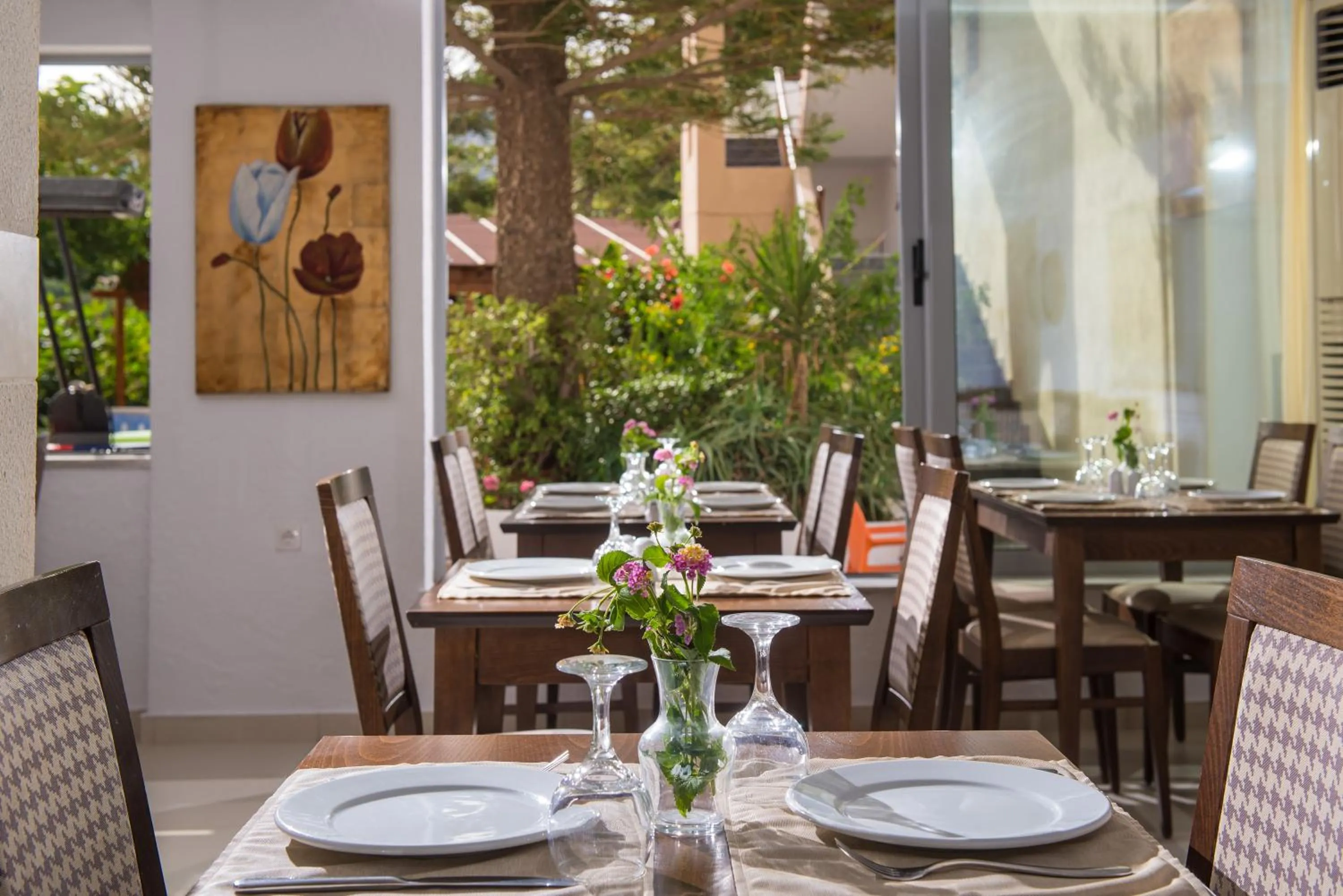 Restaurant/places to eat in South Coast Hotel