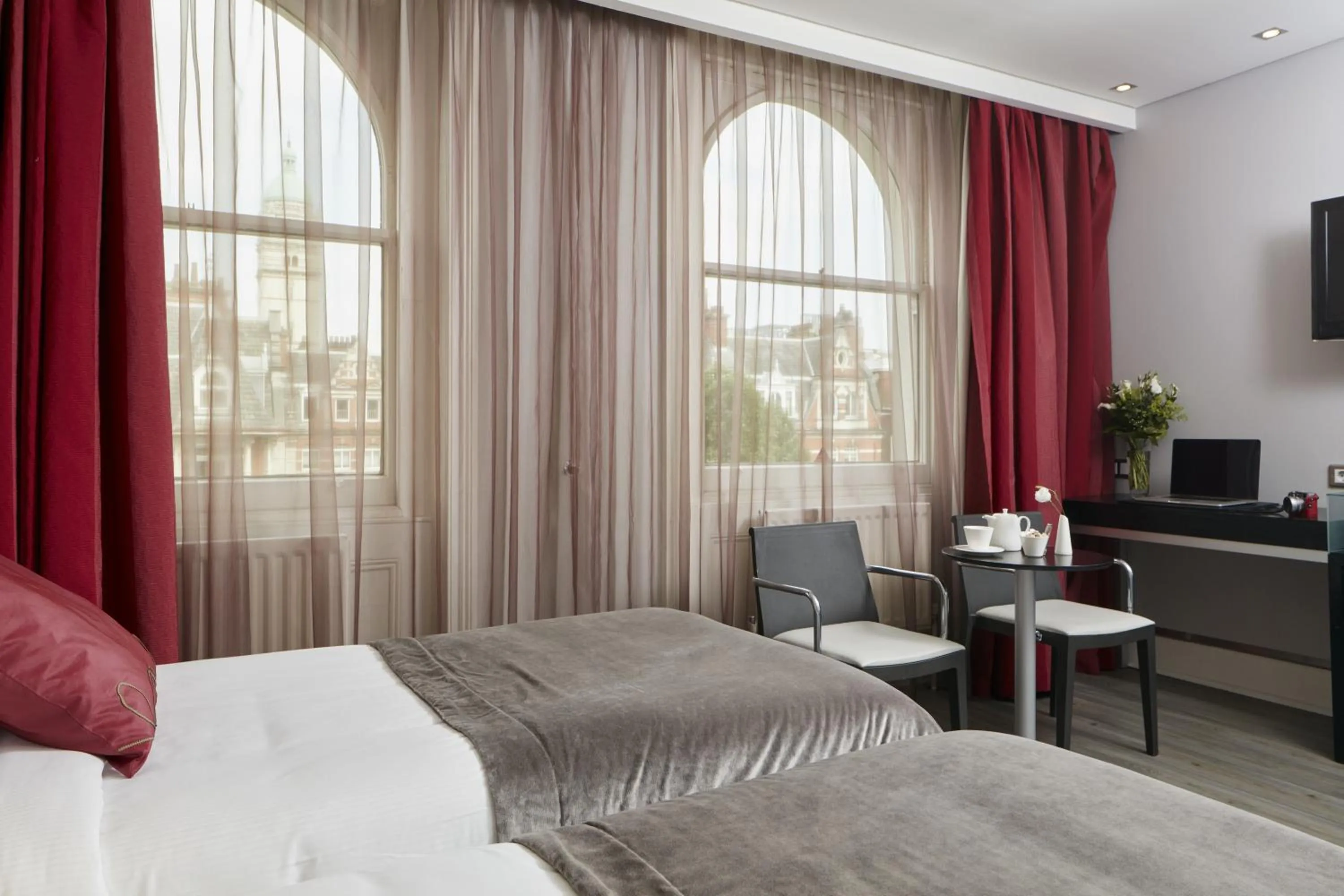 Bedroom, Bed in The Queens Gate Hotel