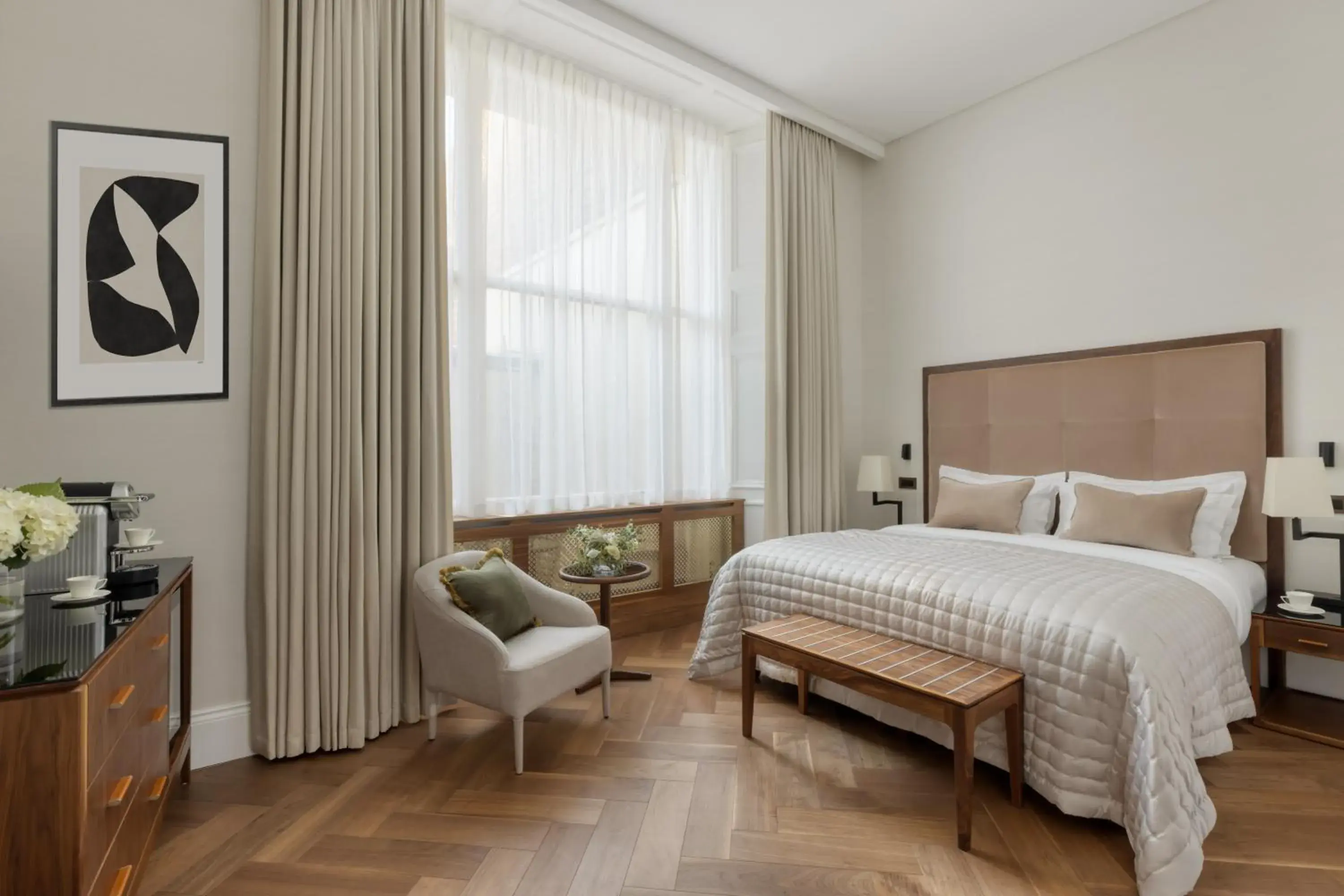 Deluxe Club Room in The Queens Gate Hotel Deluxe Club Room in The Queens Gate Hotel