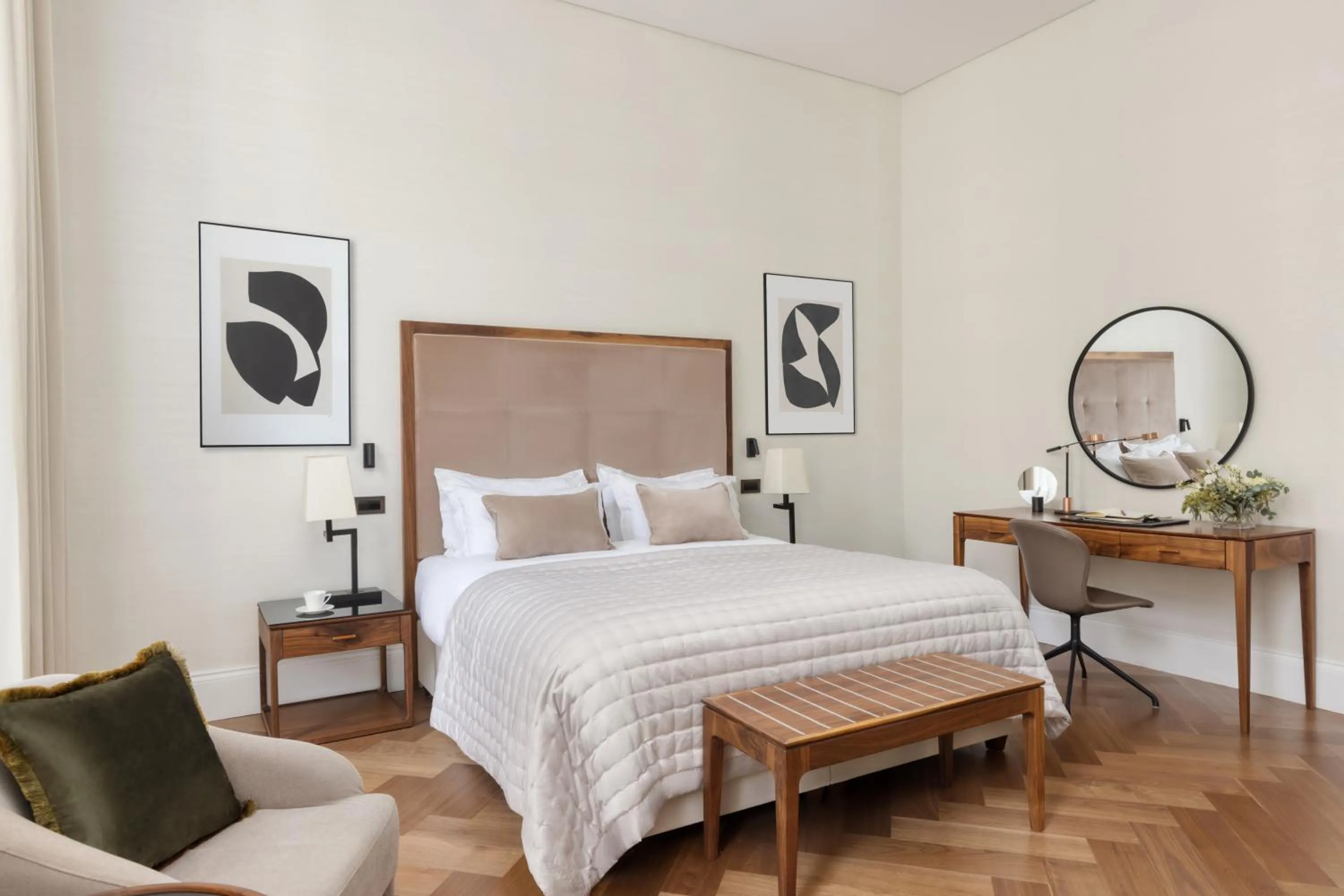 Bedroom, Bed in The Queens Gate Hotel