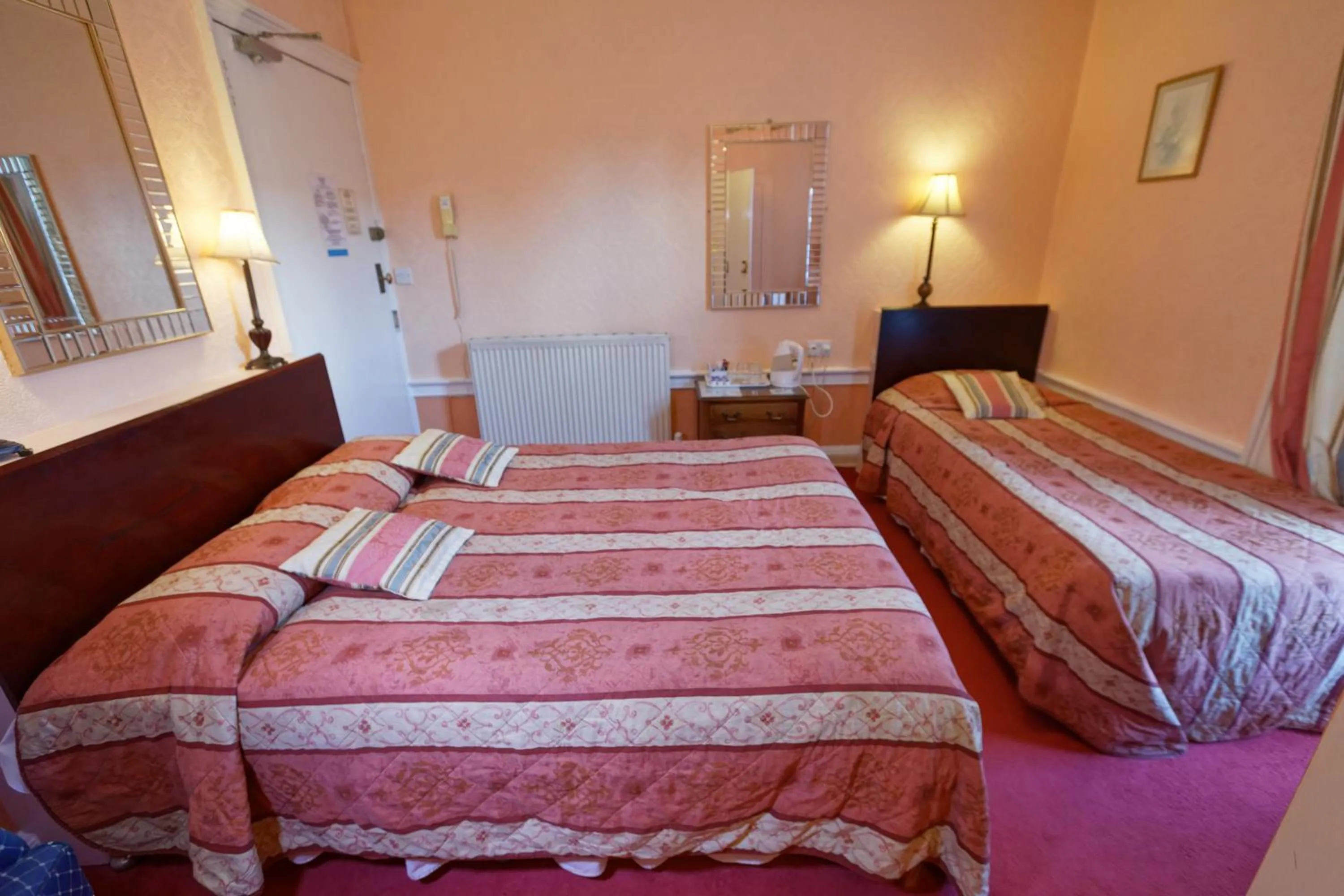 Bedroom, Bed in Averon Guest House