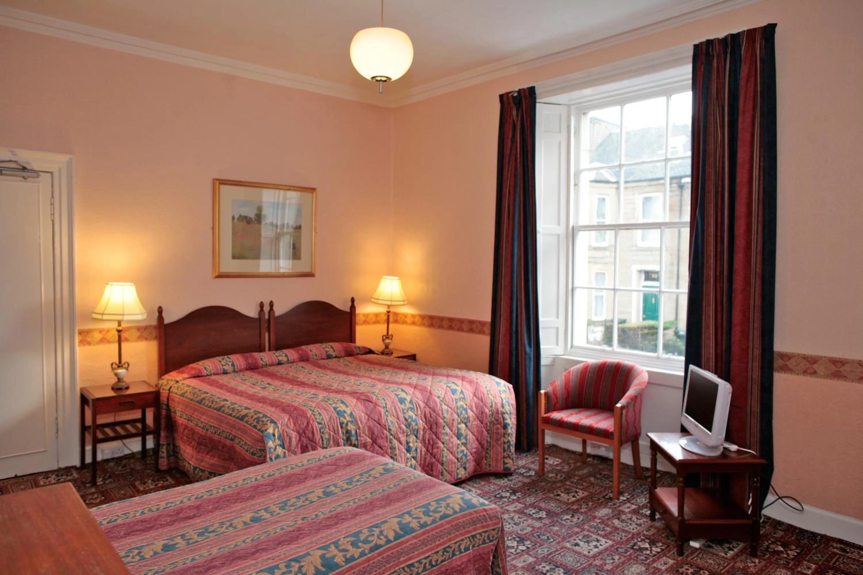 Bedroom, Bed in Averon Guest House