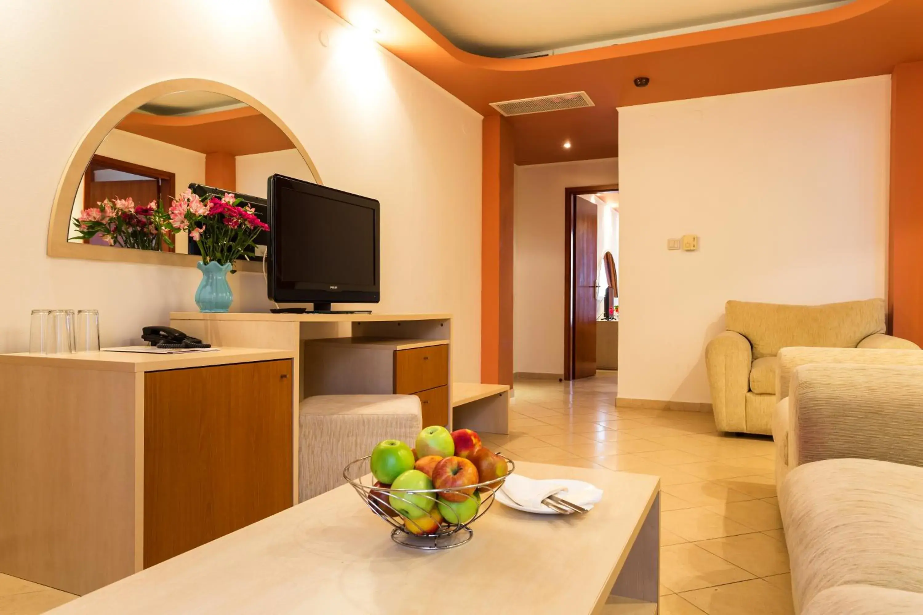 One-Bedroom Suite with Balcony in Family Hotel Gold Pearl One-Bedroom Suite with Balcony in Family Hotel Gold Pearl