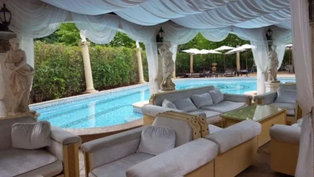 Restaurant/places to eat in Family Hotel Gold Pearl