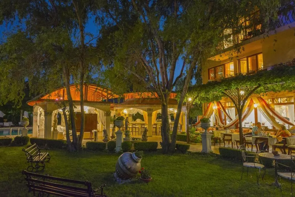 Garden in Family Hotel Gold Pearl