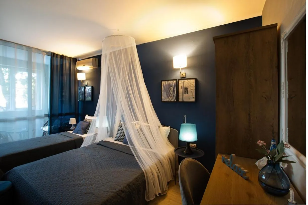 Photo of the whole room, Bed in Sunrise Hotel