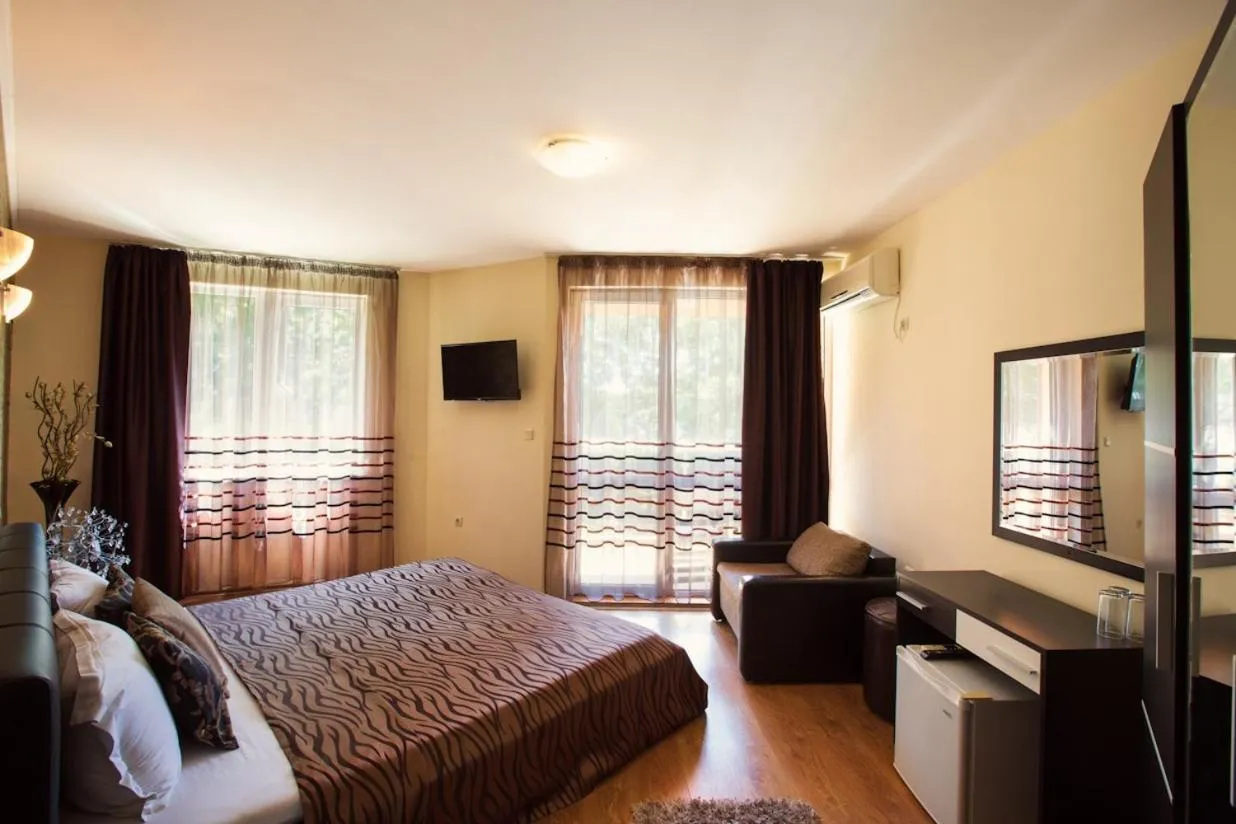 Bedroom, Bed in Sunrise Hotel