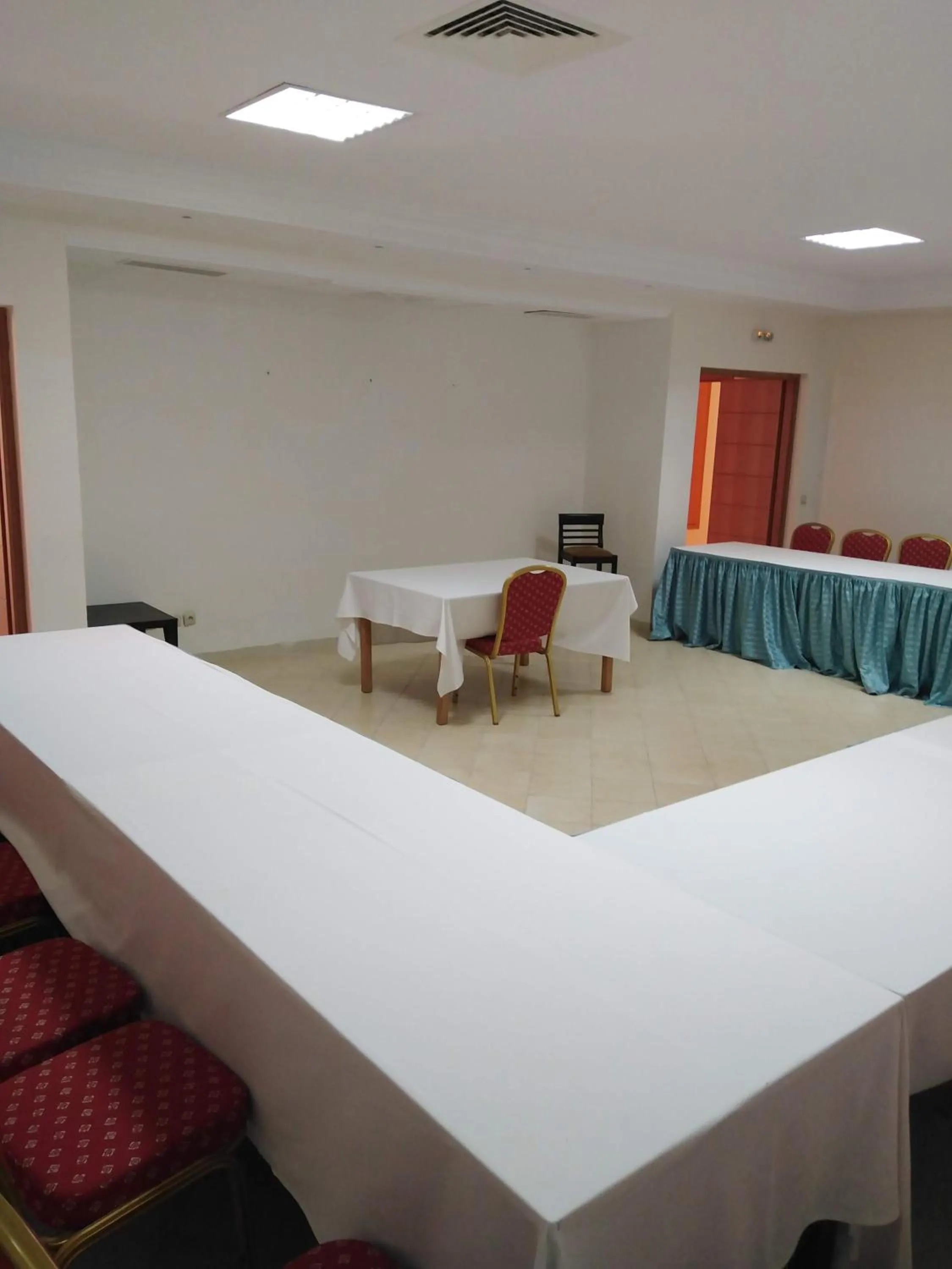 Business facilities in Zita Beach Resort