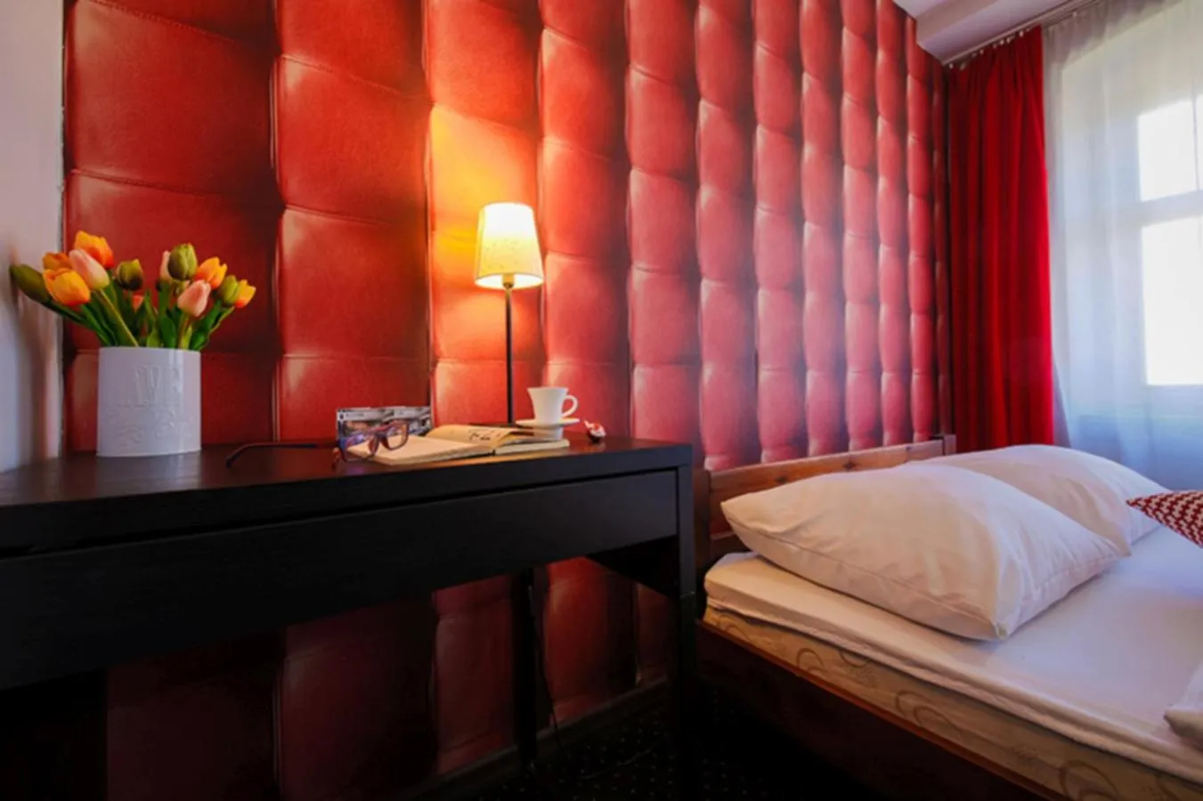 Photo of the whole room, Bed in Boogie Deluxe Old Town