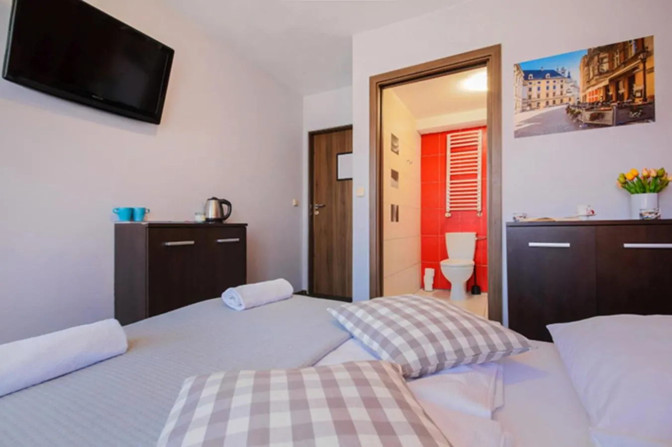 Bathroom, Bed in Boogie Deluxe Old Town