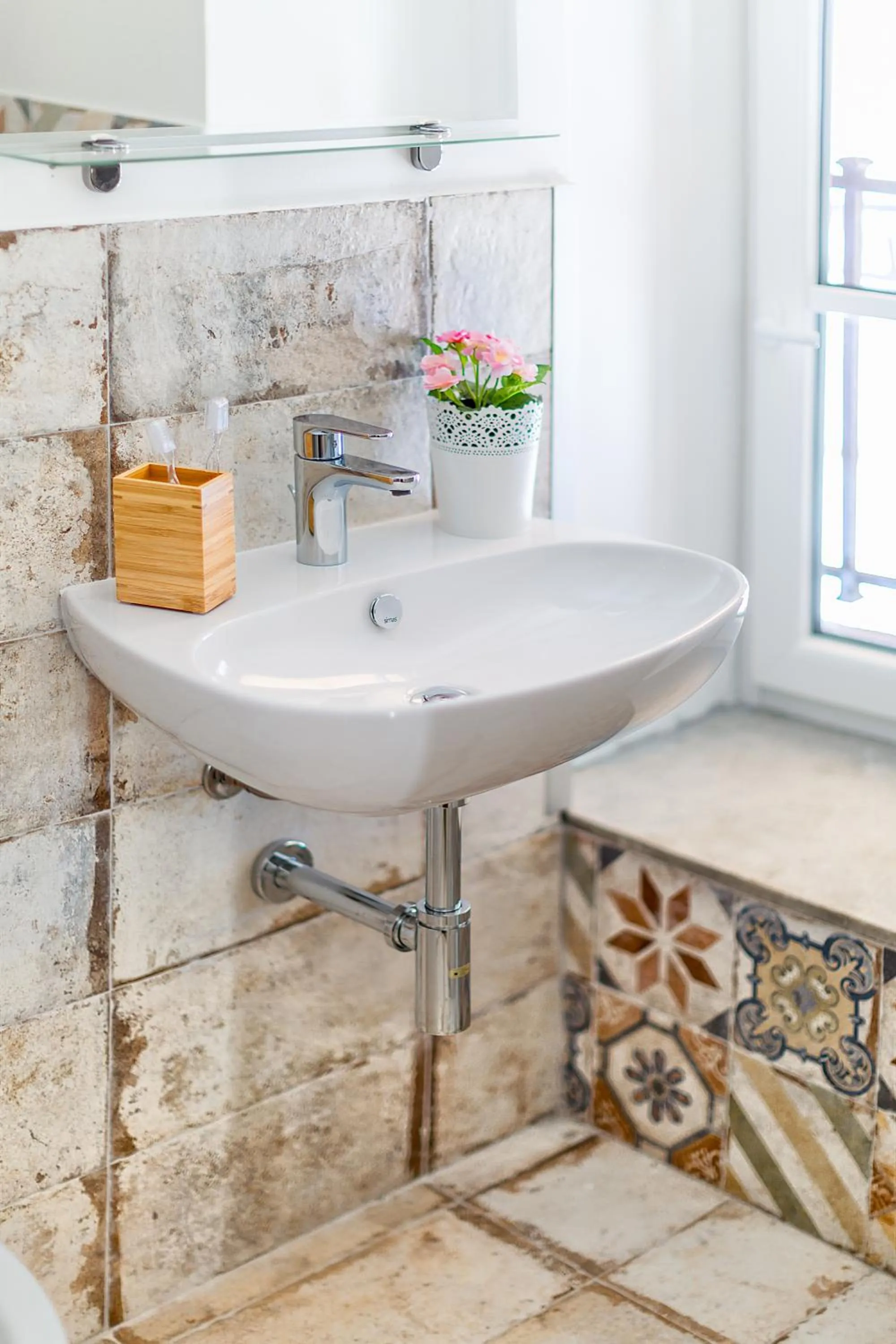 Shower in Vela Rooms