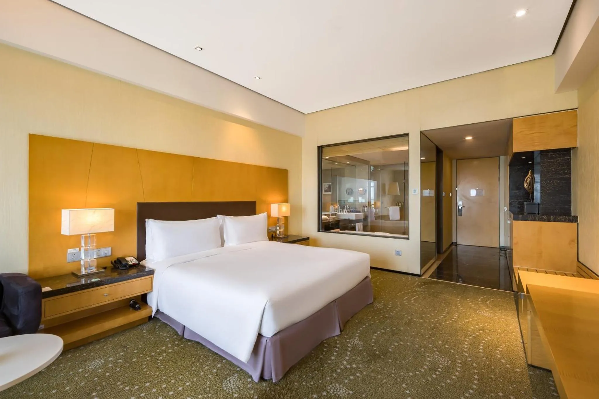 Photo of the whole room, Bed in Crowne Plaza Tianjin Binhai by IHG