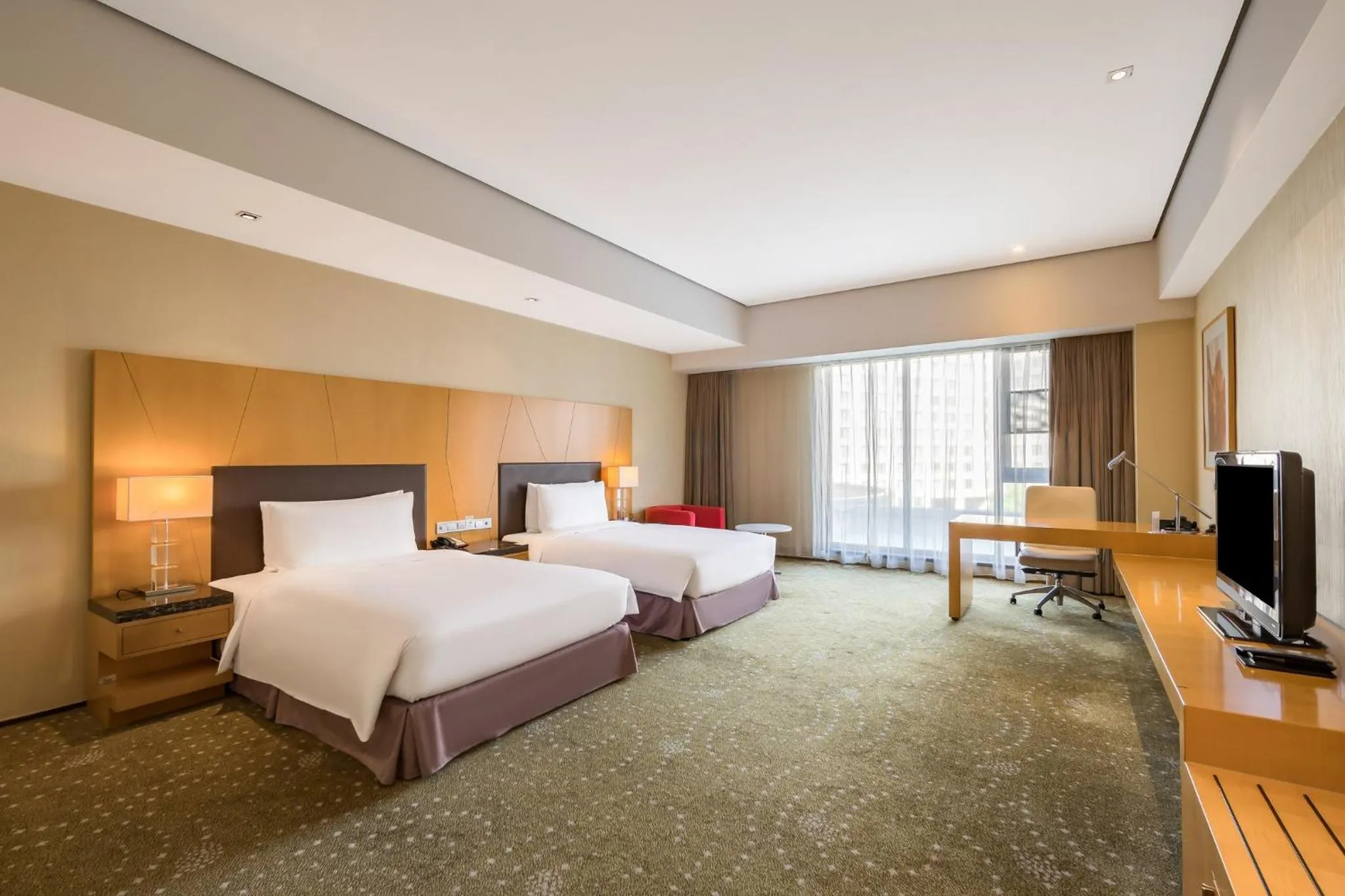 Photo of the whole room, Bed in Crowne Plaza Tianjin Binhai by IHG