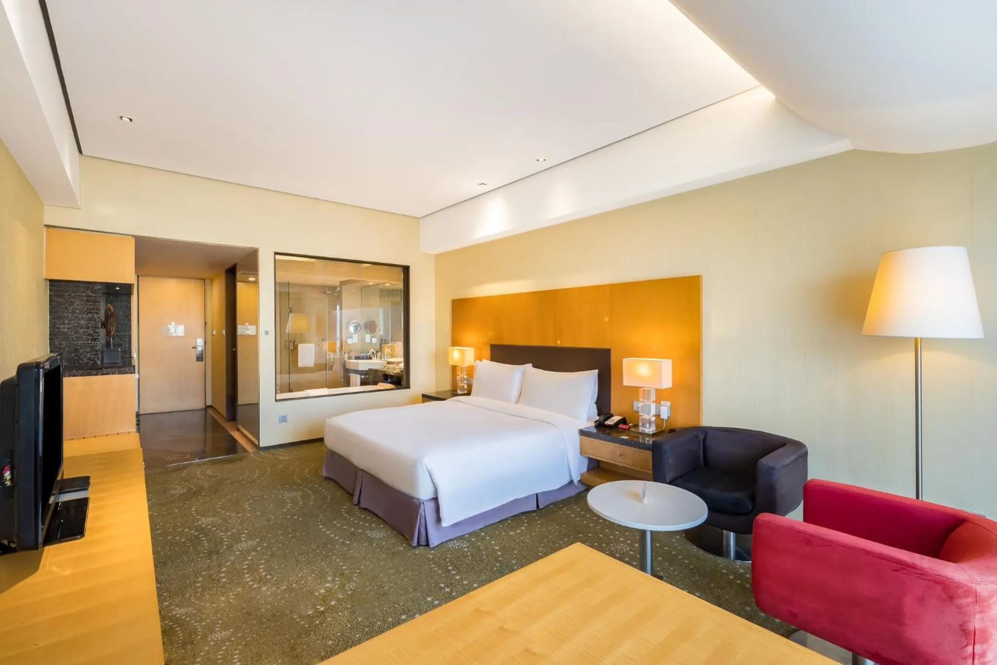 Photo of the whole room, Bed in Crowne Plaza Tianjin Binhai by IHG