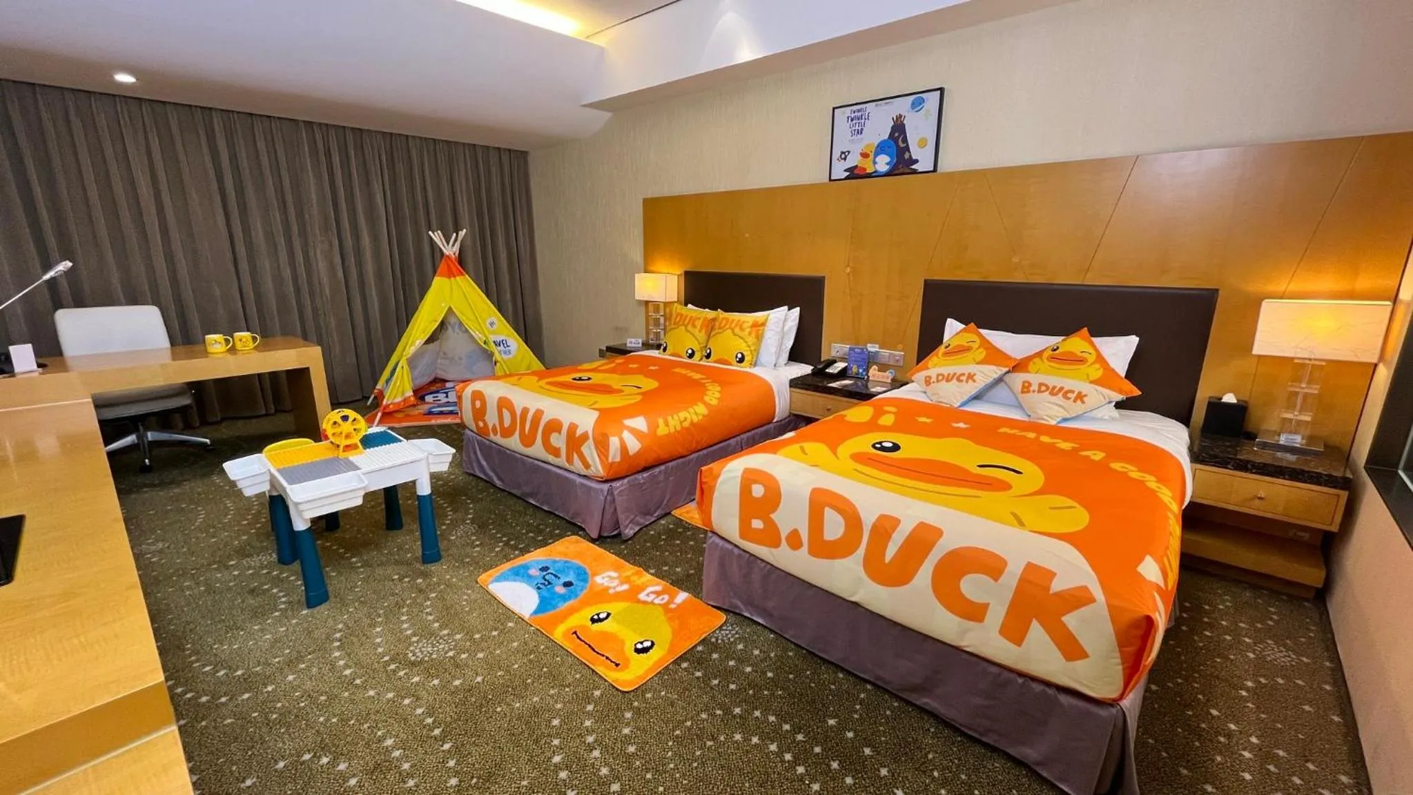 Photo of the whole room, Bed in Crowne Plaza Tianjin Binhai by IHG