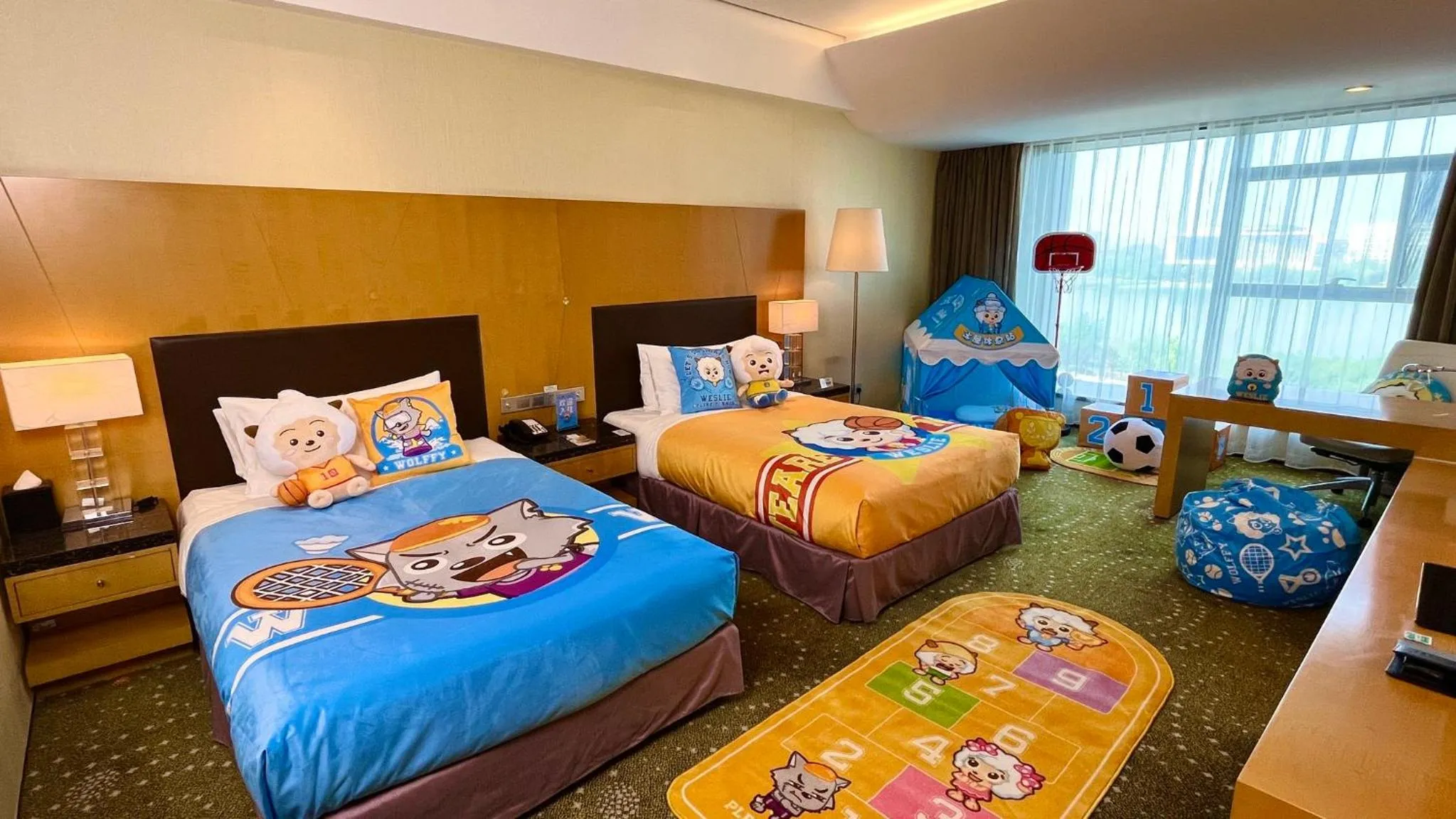 Photo of the whole room, Bed in Crowne Plaza Tianjin Binhai by IHG