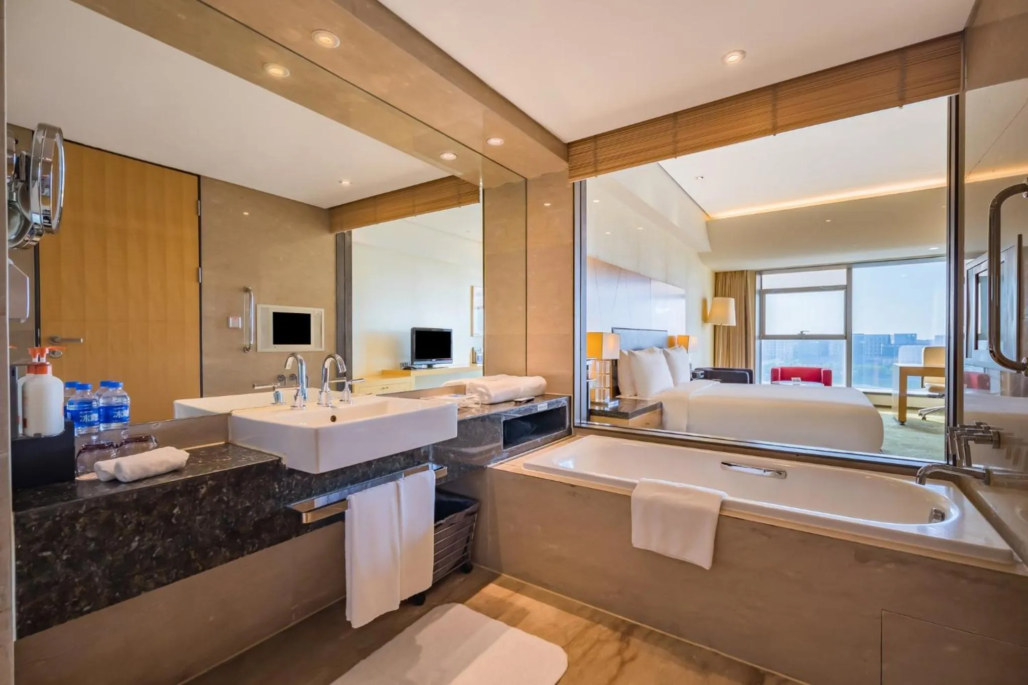 Photo of the whole room, Bed in Crowne Plaza Tianjin Binhai by IHG