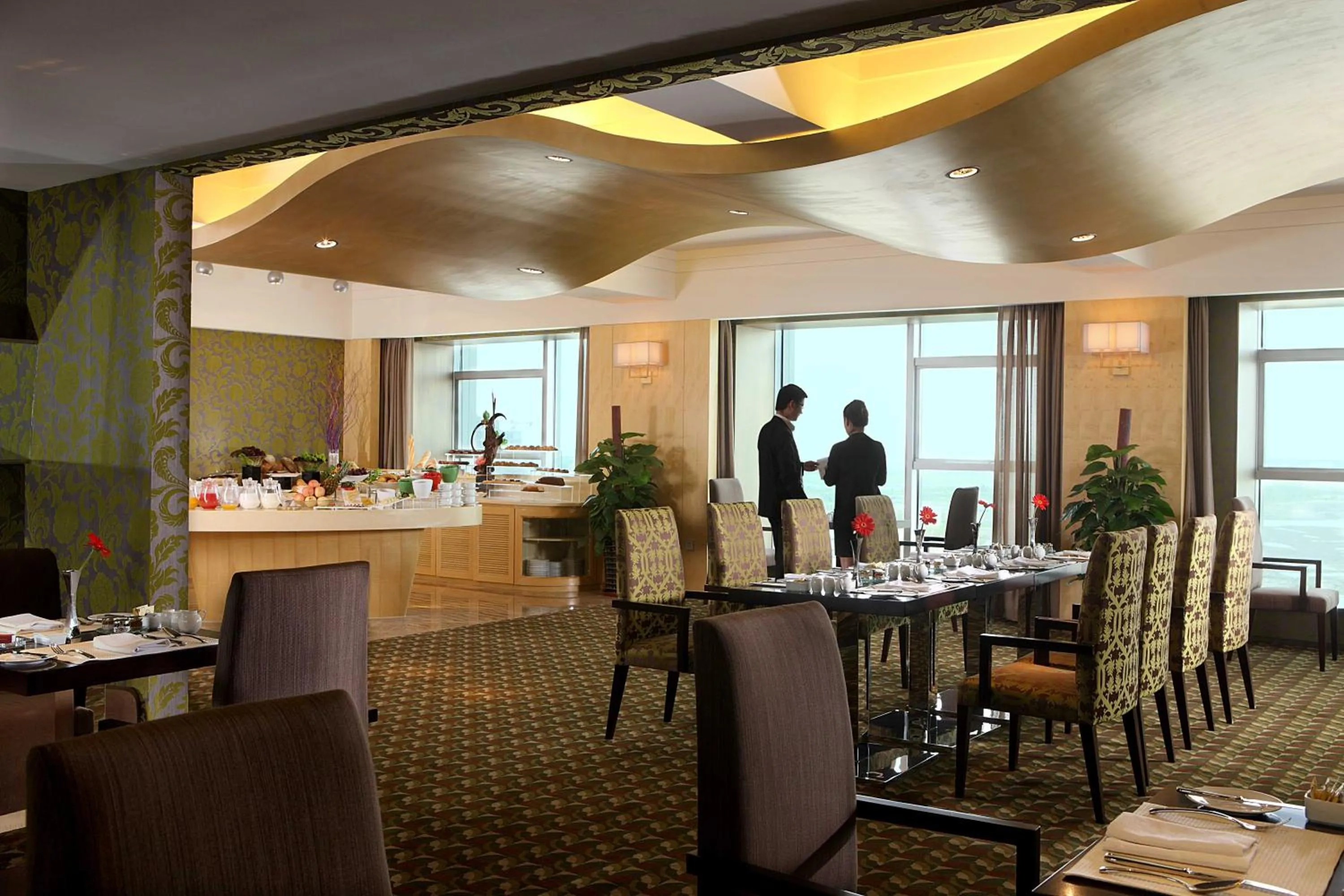 Lounge or bar in Crowne Plaza Tianjin Binhai by IHG