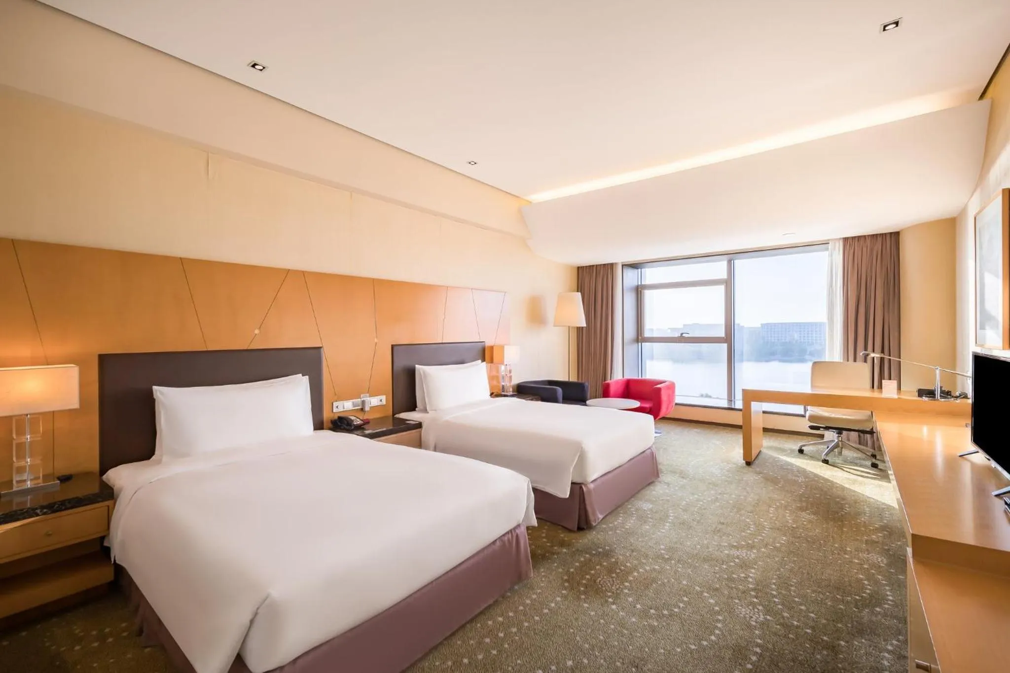 Photo of the whole room, Bed in Crowne Plaza Tianjin Binhai by IHG
