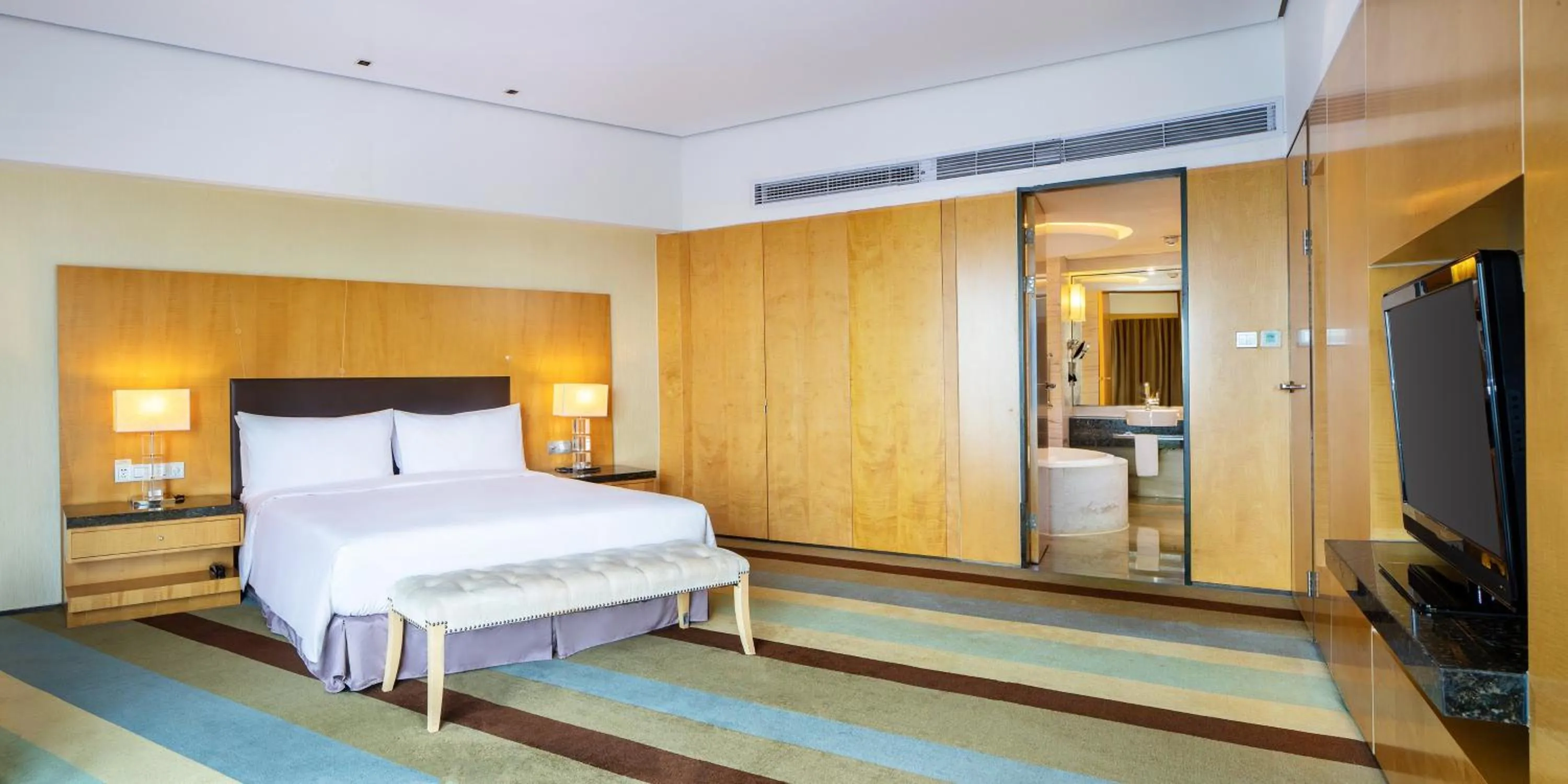 Bedroom, Bed in Crowne Plaza Tianjin Binhai by IHG