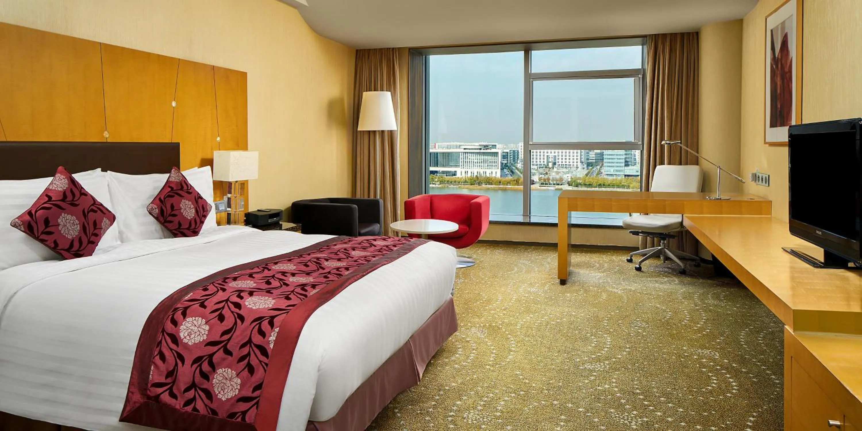 Lake view, Bed in Crowne Plaza Tianjin Binhai by IHG