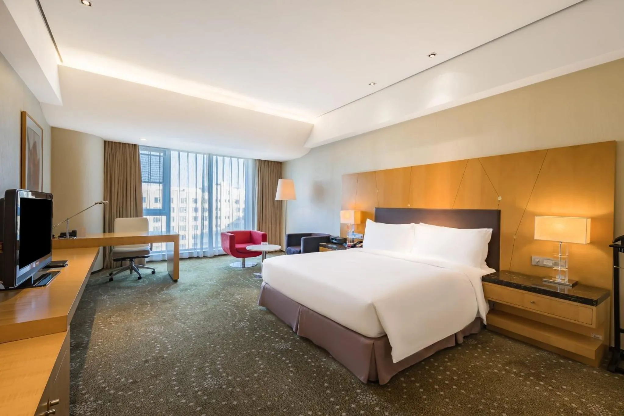 Photo of the whole room, Bed in Crowne Plaza Tianjin Binhai by IHG
