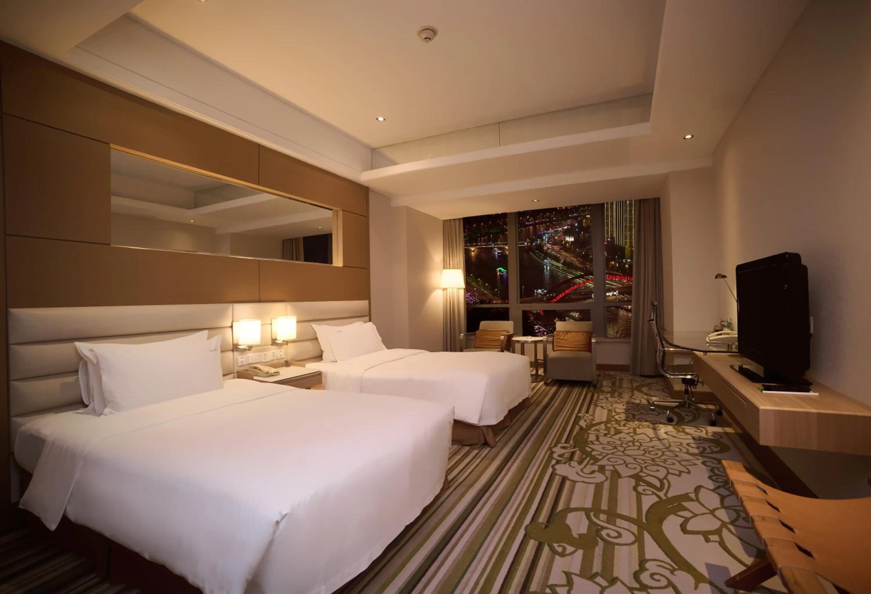 Photo of the whole room, Bed in Holiday Inn Tianjin Riverside by IHG