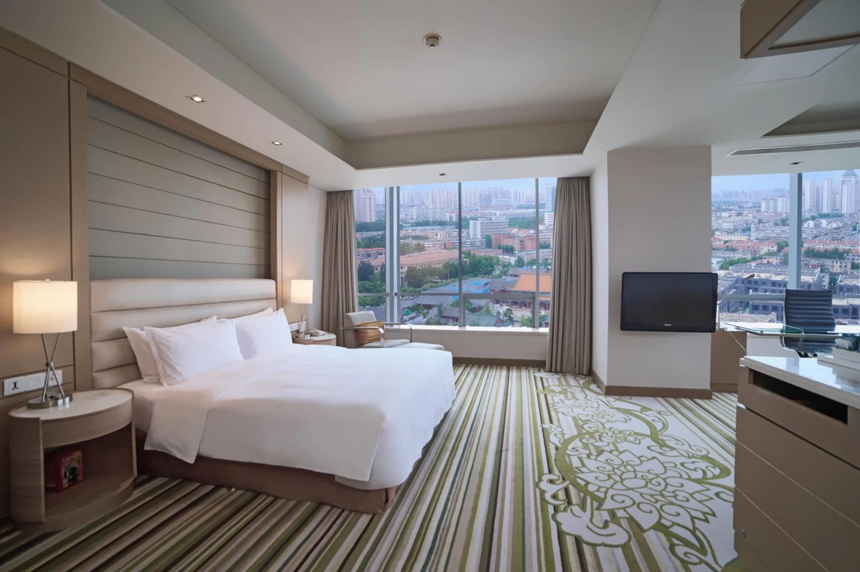 Photo of the whole room, Bed in Holiday Inn Tianjin Riverside by IHG