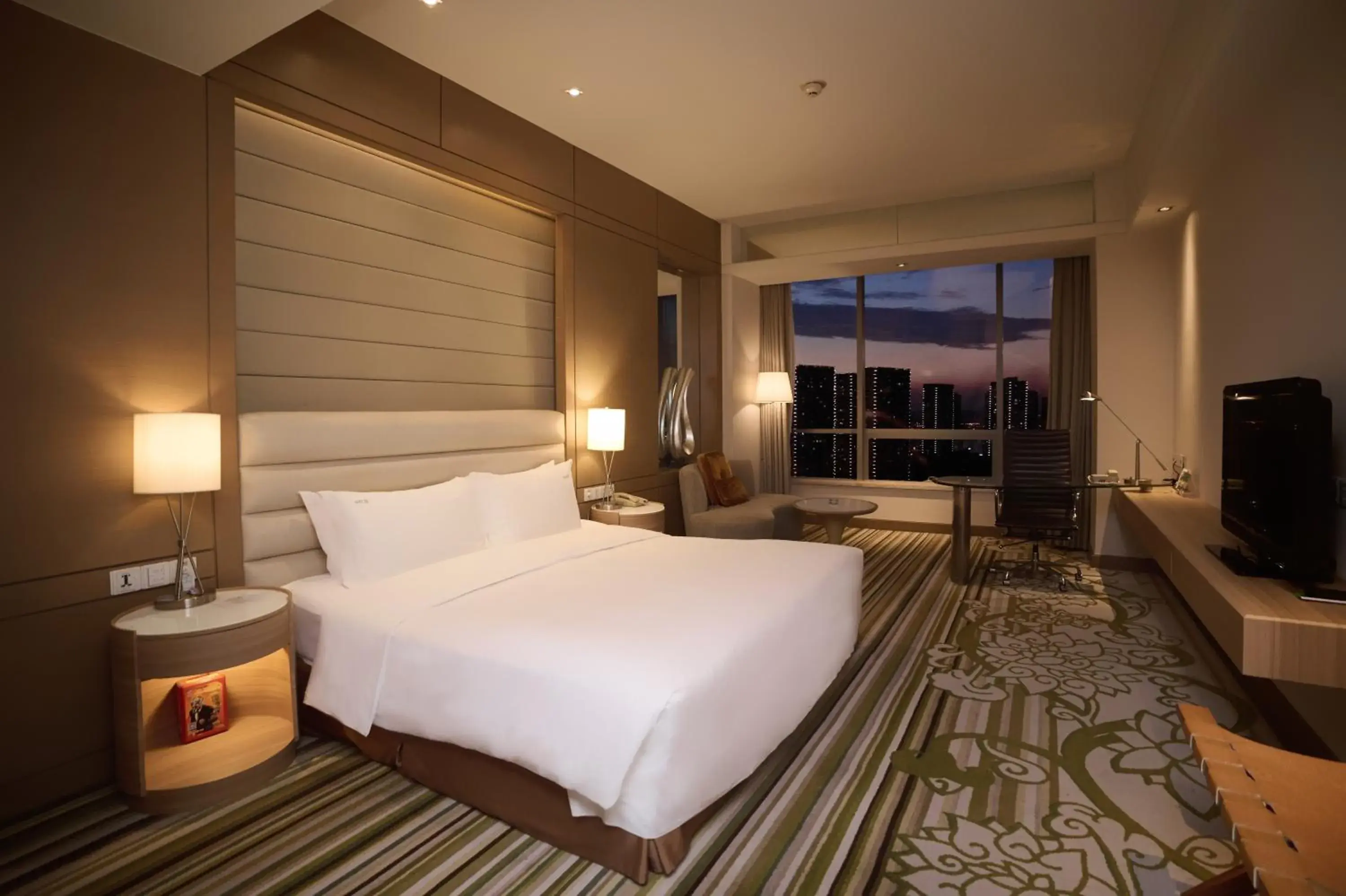 Standard Room in Holiday Inn Tianjin Riverside by IHG Standard Room in Holiday Inn Tianjin Riverside by IHG