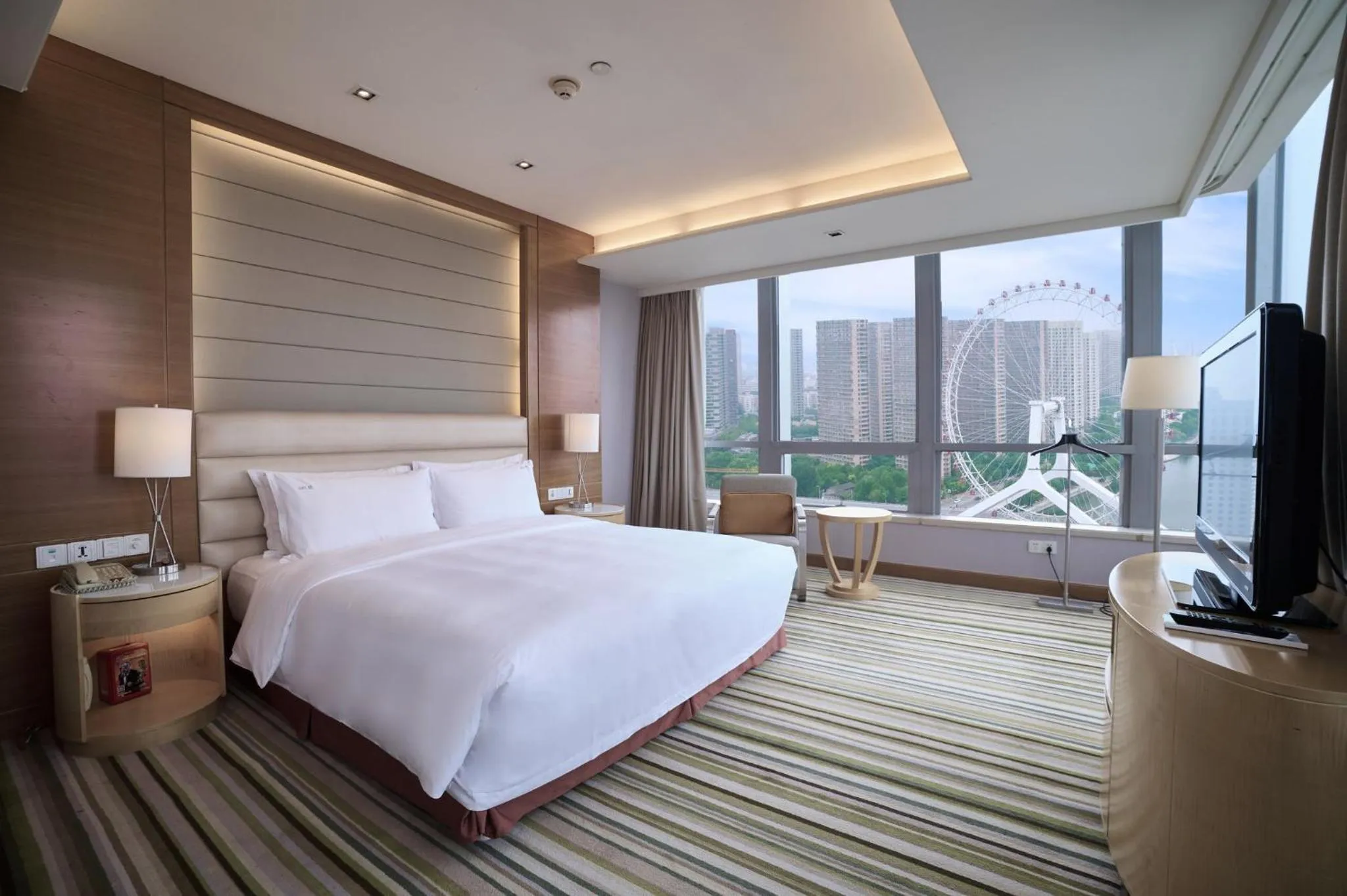 Photo of the whole room, Bed in Holiday Inn Tianjin Riverside by IHG