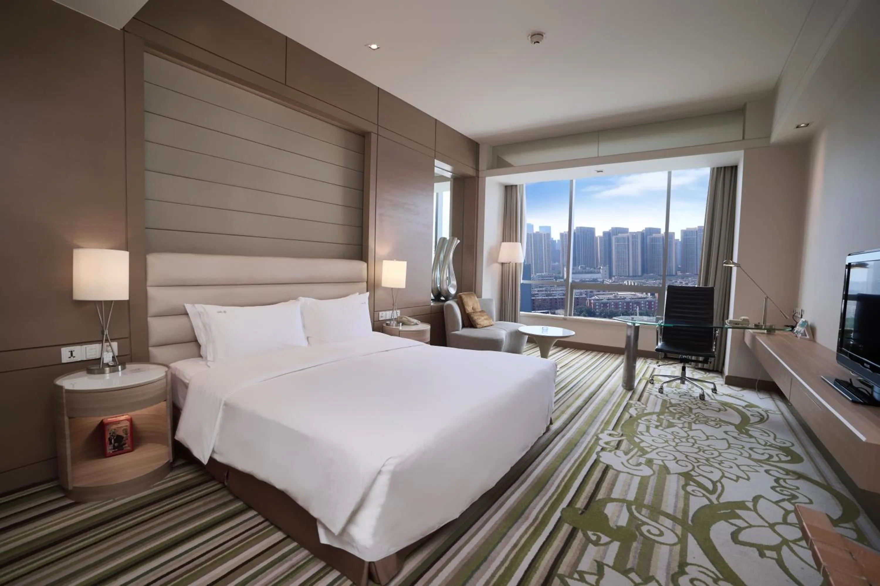 Bedroom, Bed in Holiday Inn Tianjin Riverside by IHG