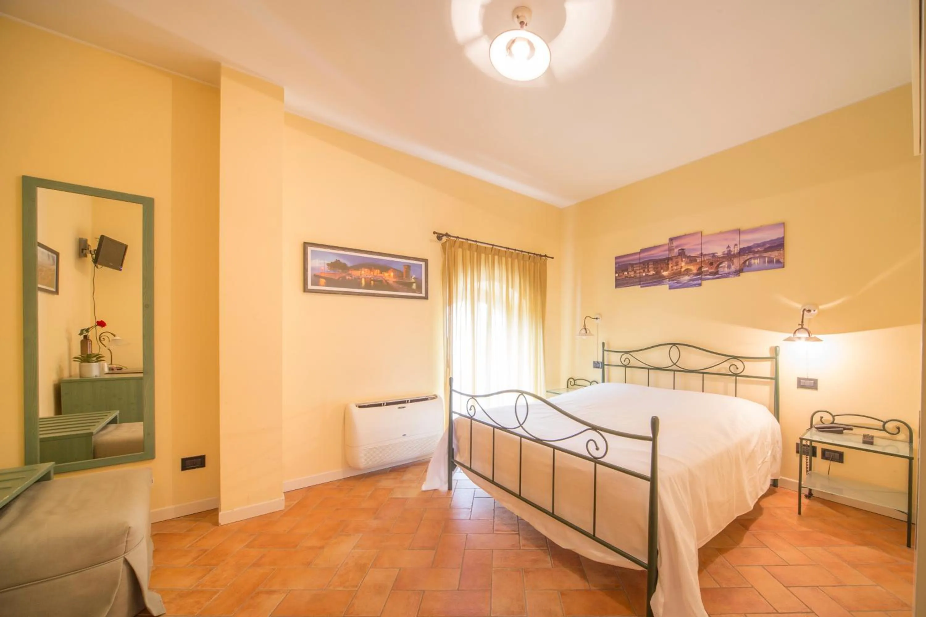 Bedroom, Bed in Hotel Antichi Cortili