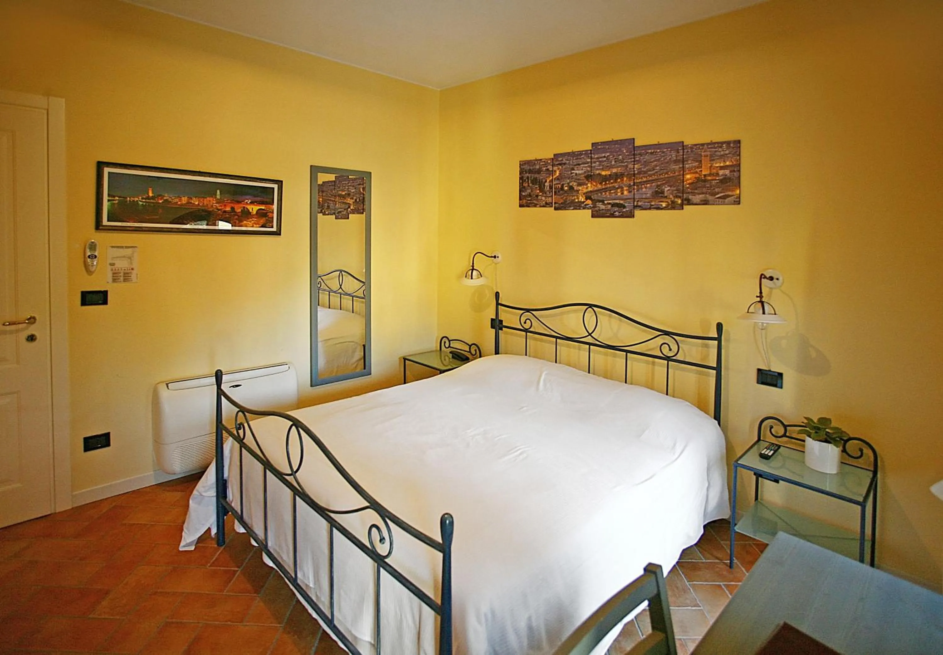 Bedroom, Bed in Hotel Antichi Cortili