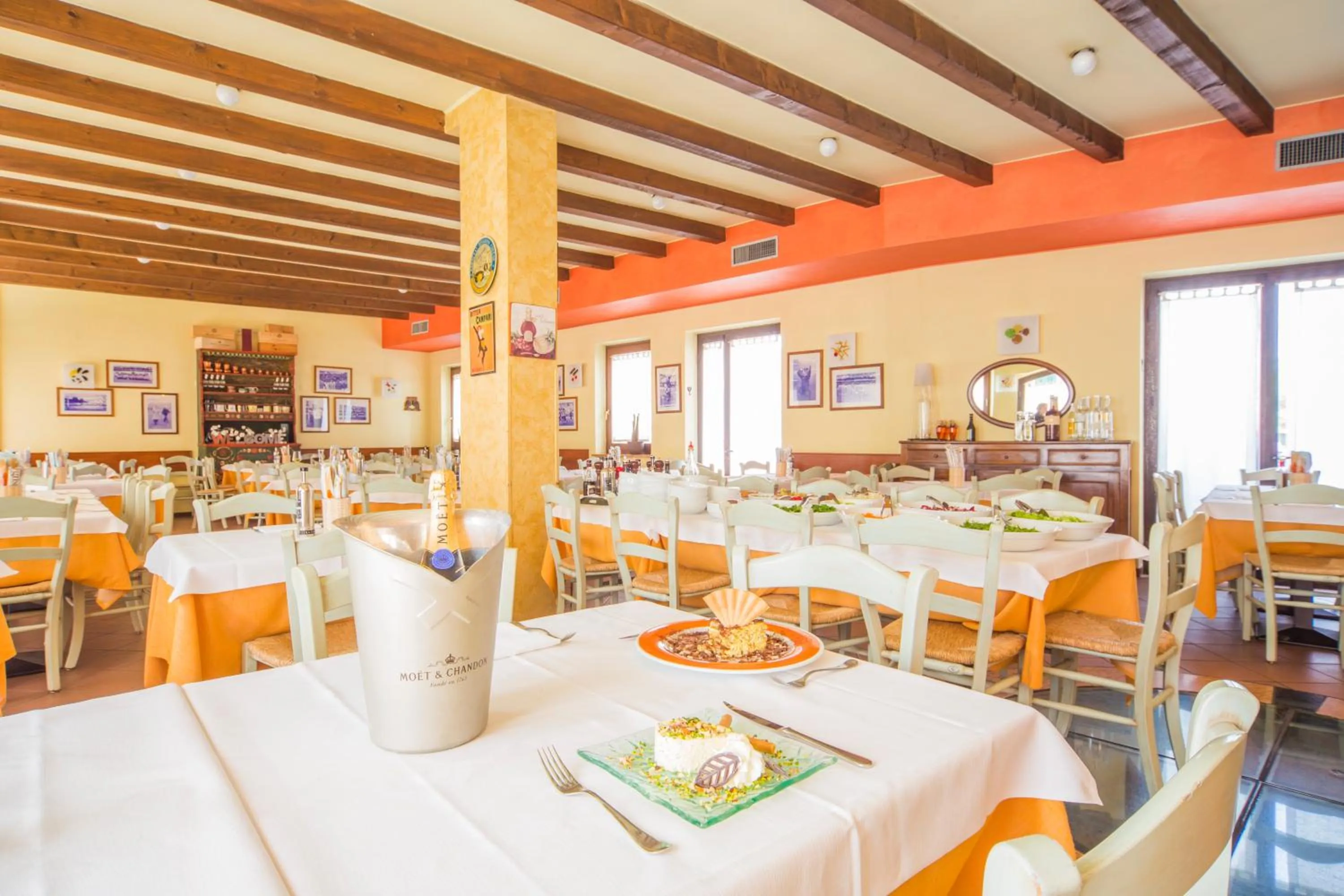 Restaurant/places to eat in Hotel Antichi Cortili