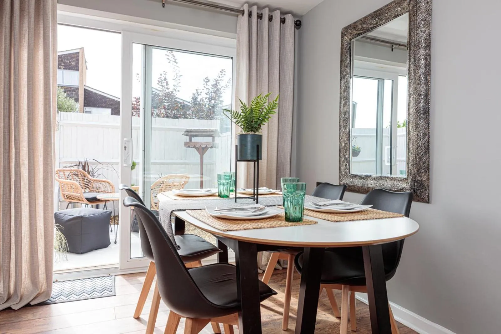 Restaurant/places to eat in Laburnum By The Sea