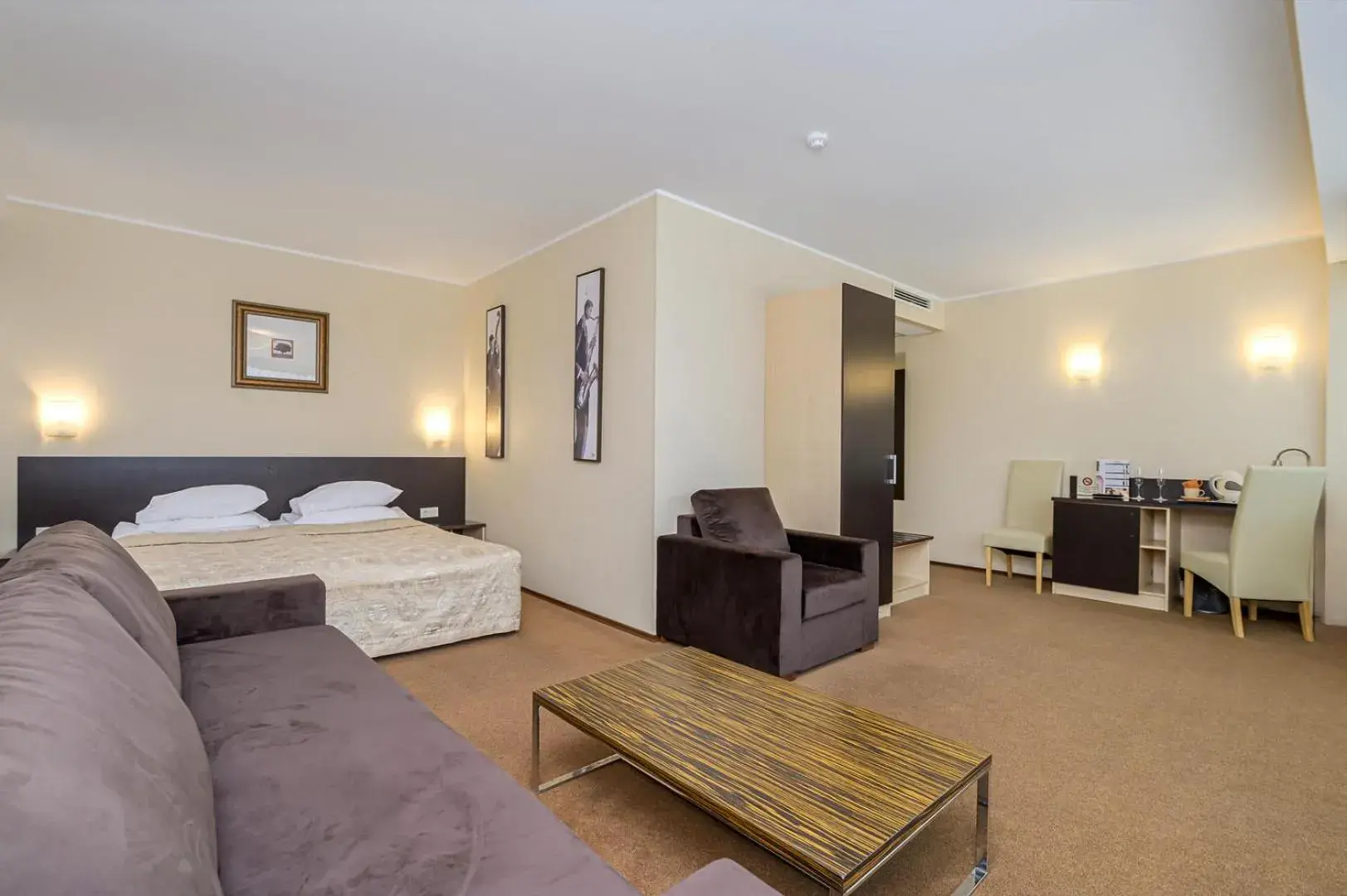 Suite with Spa Bath and Pool and Sauna Access in Hotel Rocca al Mare Suite with Spa Bath and Pool and Sauna Access in Hotel Rocca al Mare