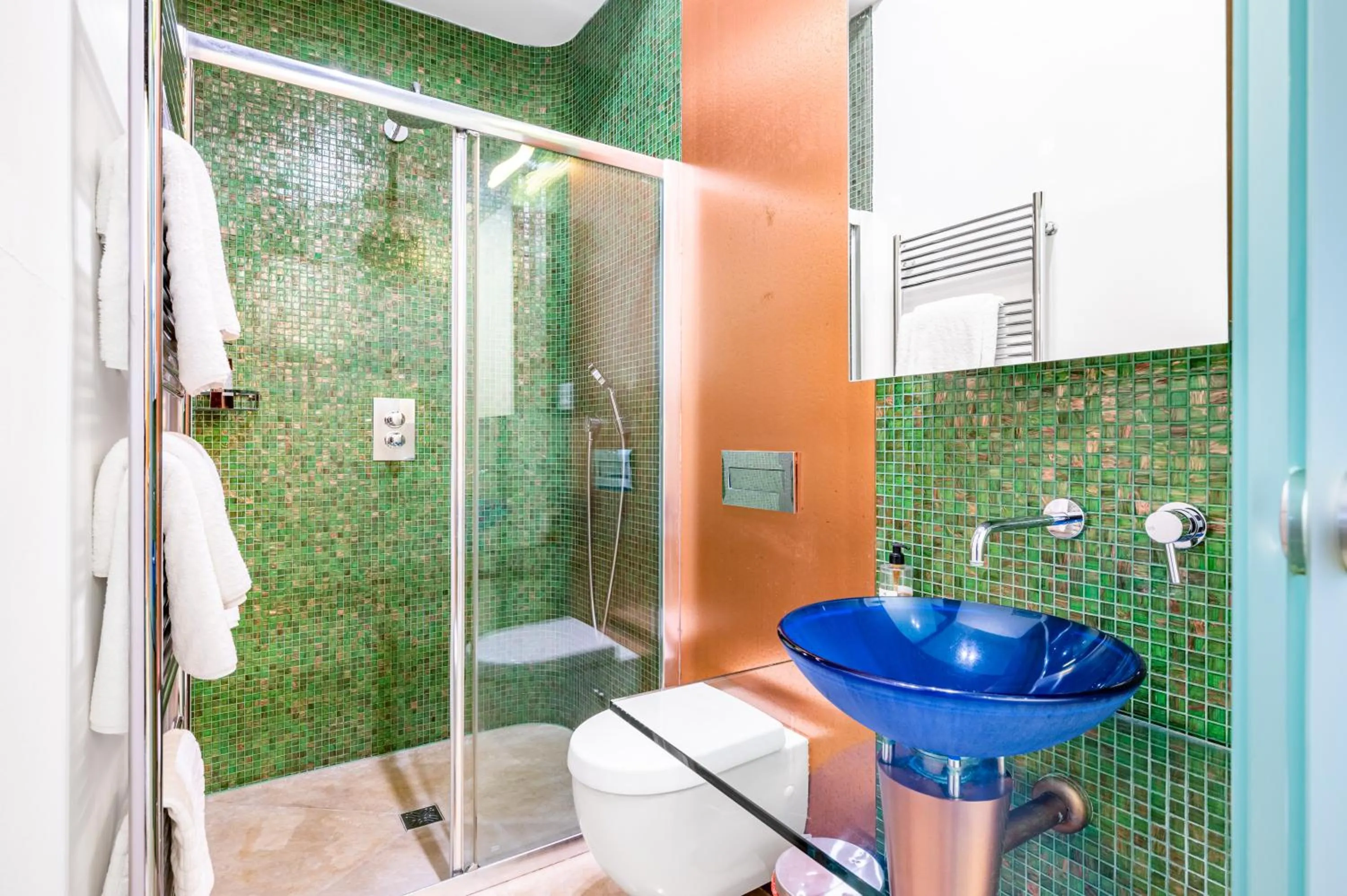 Shower in Malostranská Residence