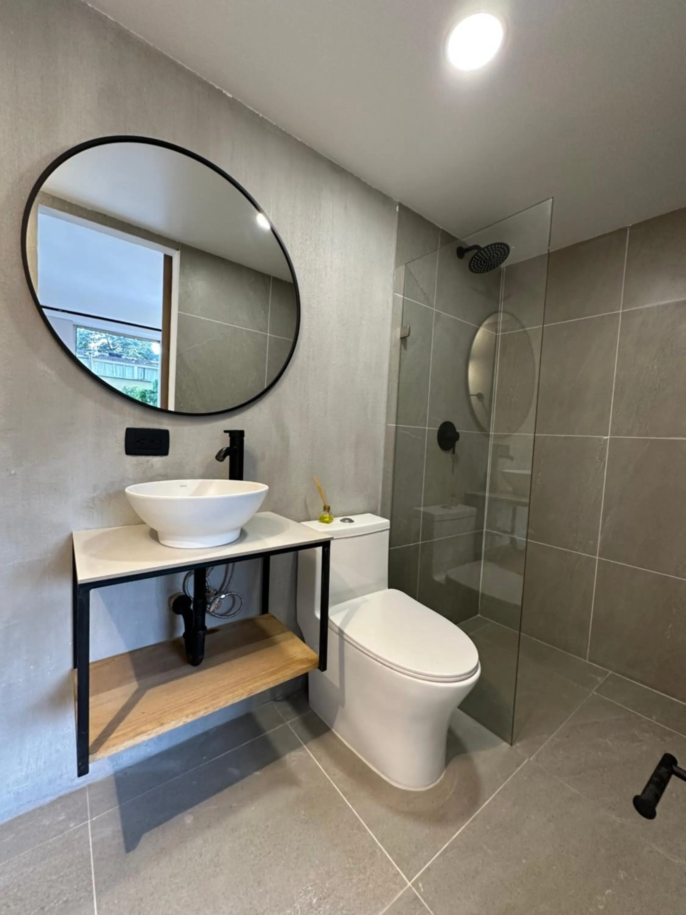 Shower in Hotel Santa Ana Medellin